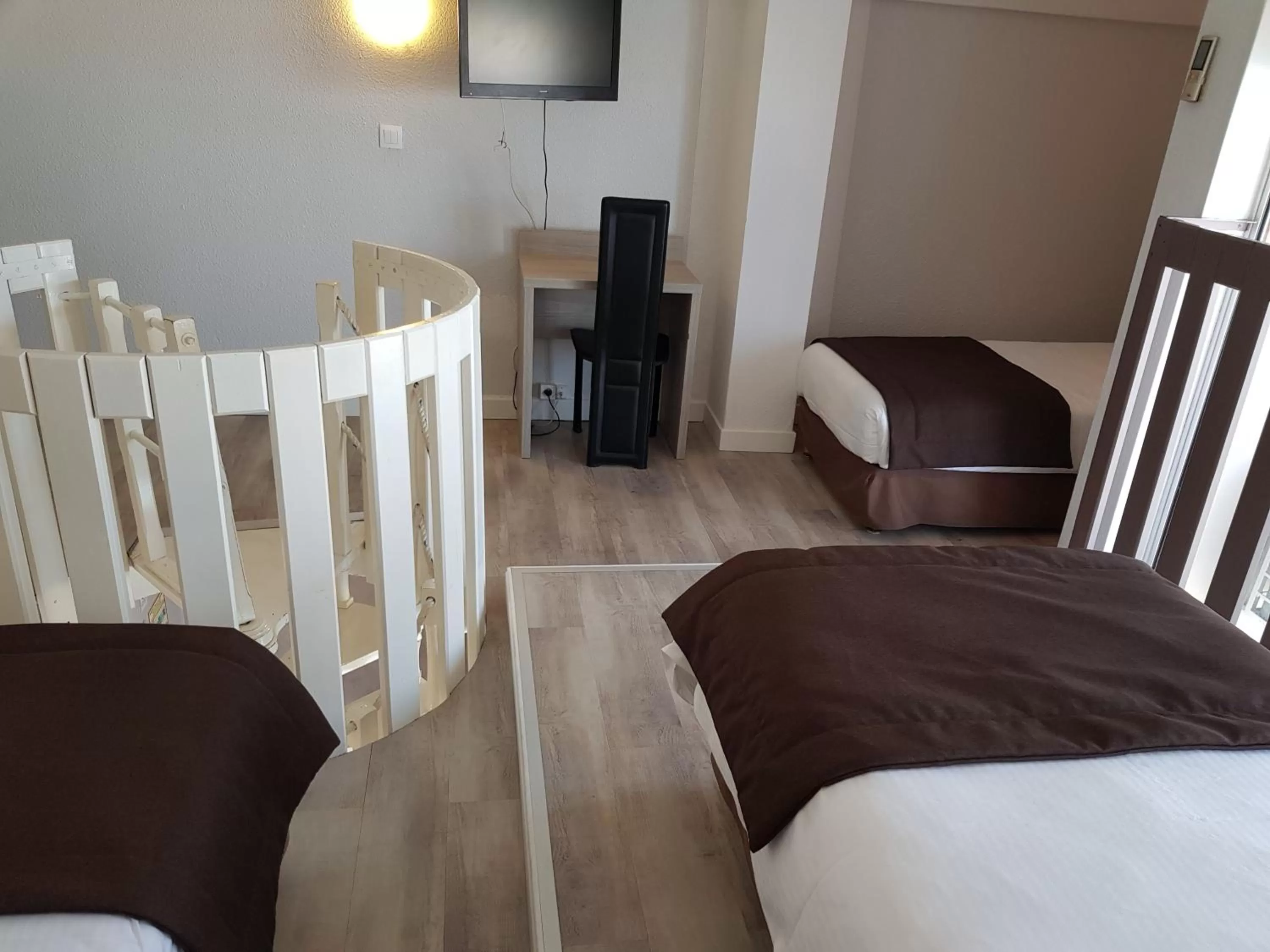 Photo of the whole room, Bed in Hôtel Port Beach