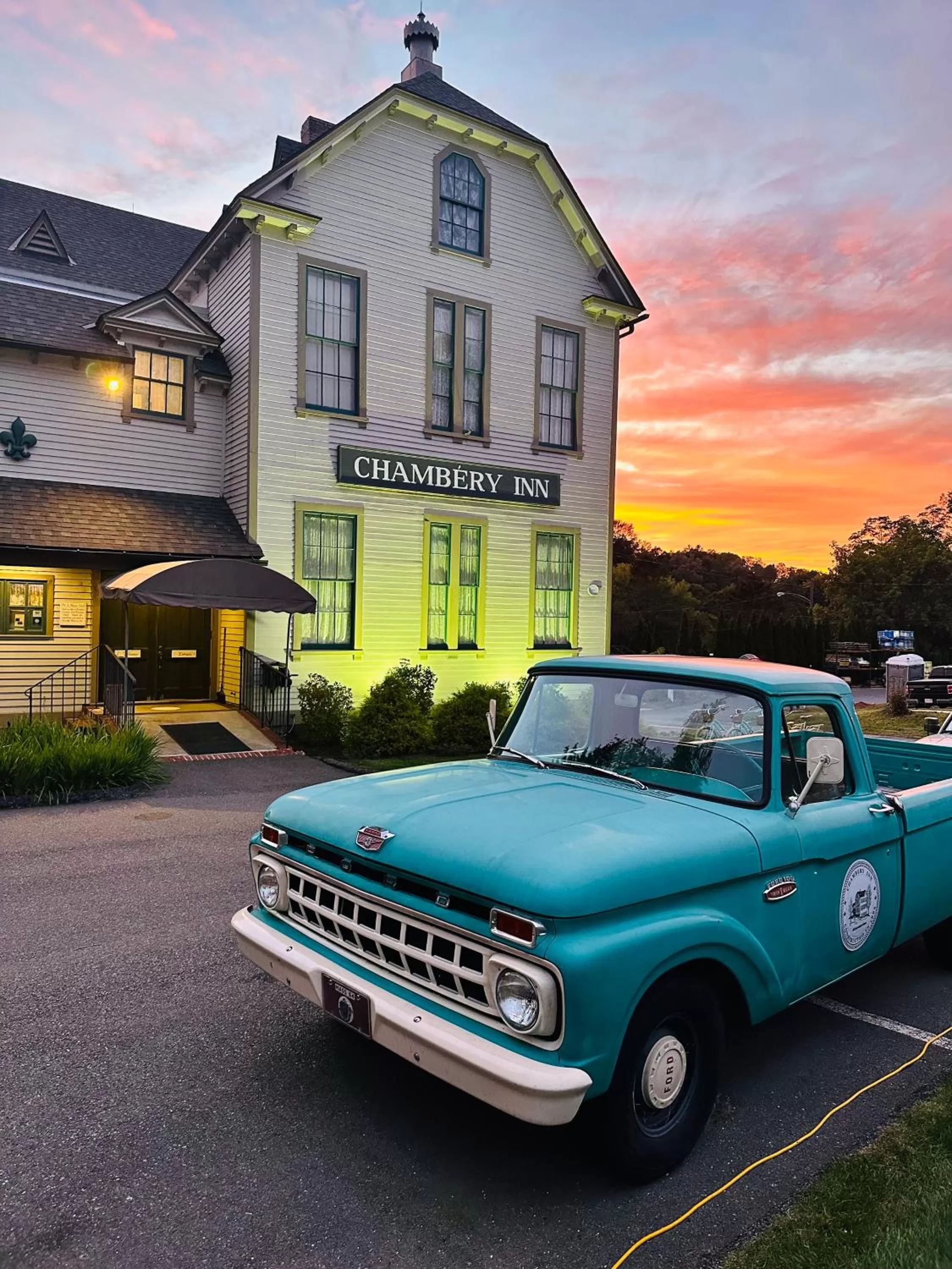 Facade/entrance in Chambery Inn