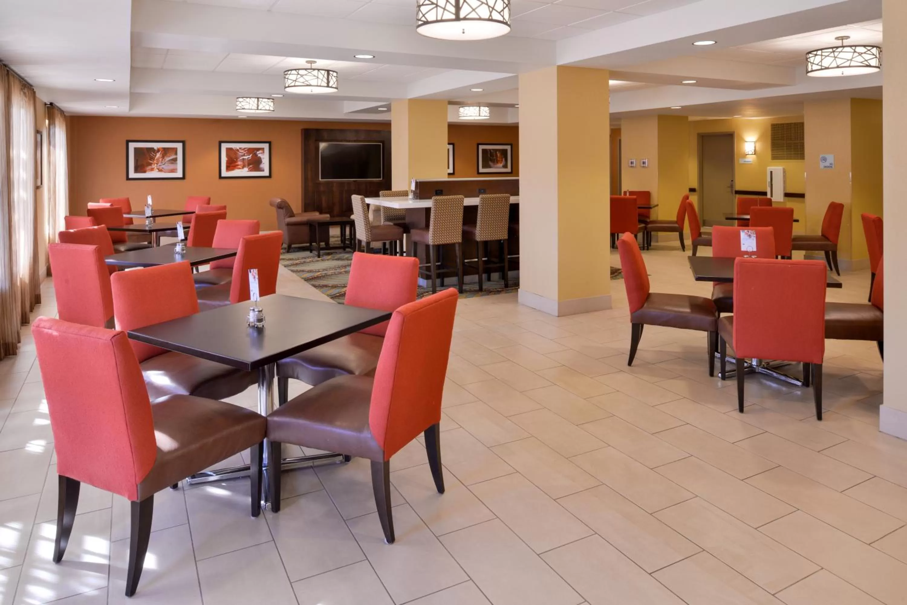 Breakfast in Holiday Inn Express & Suites Page - Lake Powell Area by IHG