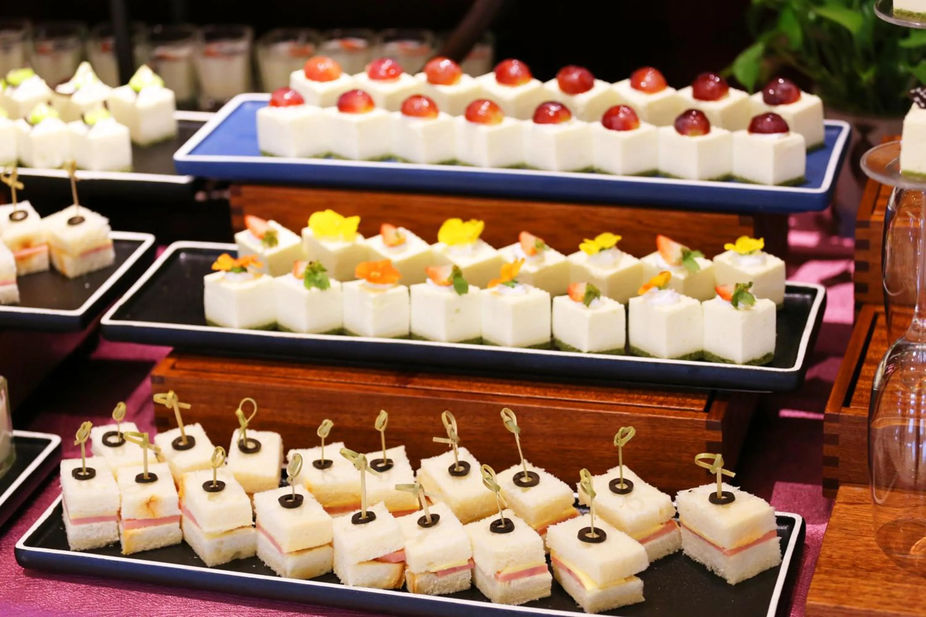 Restaurant/places to eat in Holiday Inn Foshan Nanhai Central by IHG