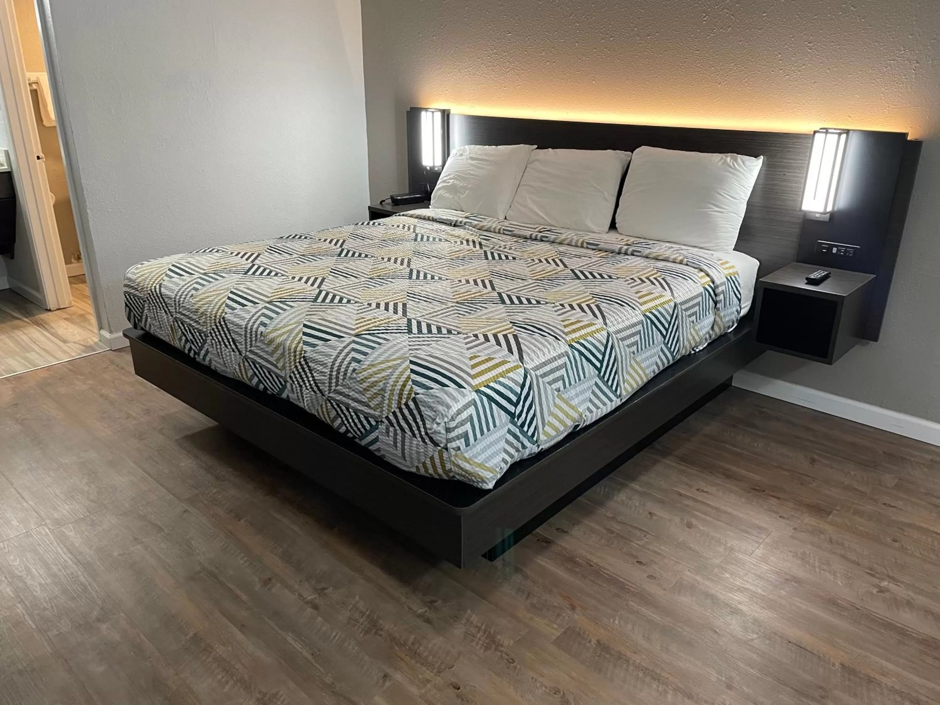 Bed in Studio 6 Vicksburg, MS- Downtown