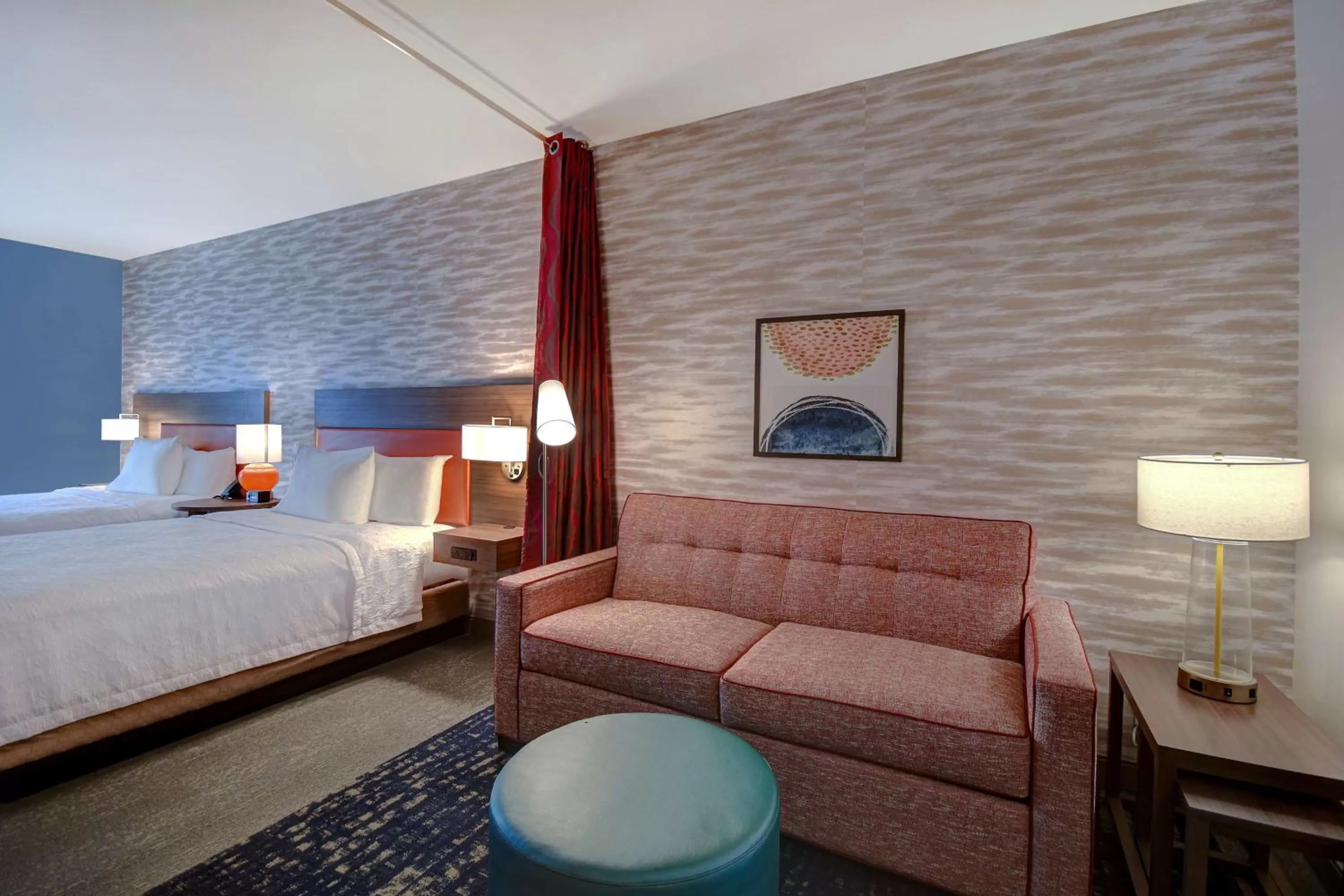 Living room, Bed in Home2 Suites by Hilton Troy