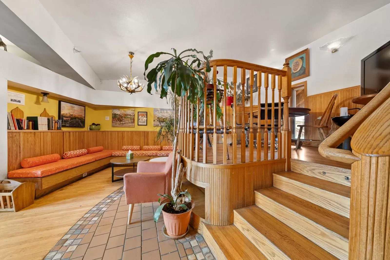 Property building in Qupqugiaq Inn