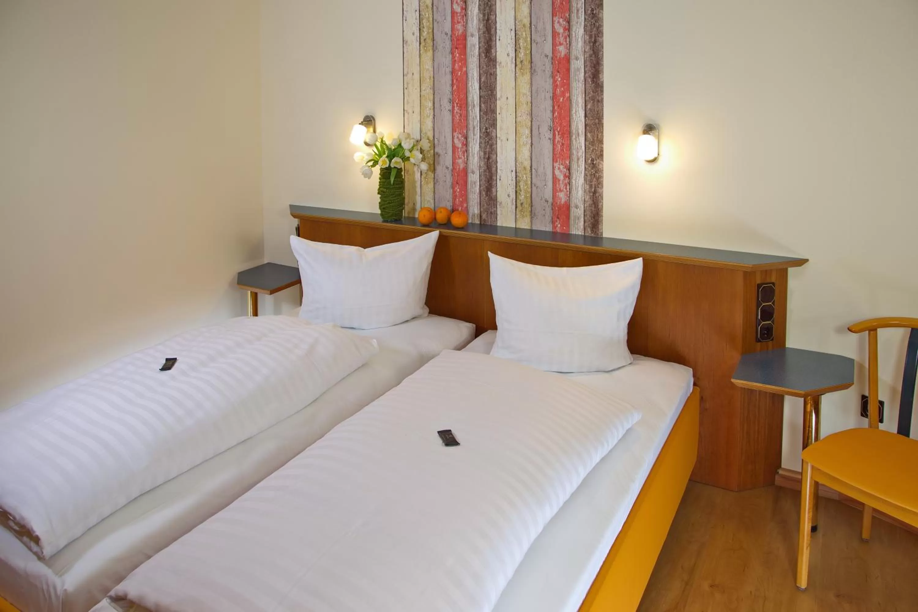 Bed in Stadtcafé Hotel garni