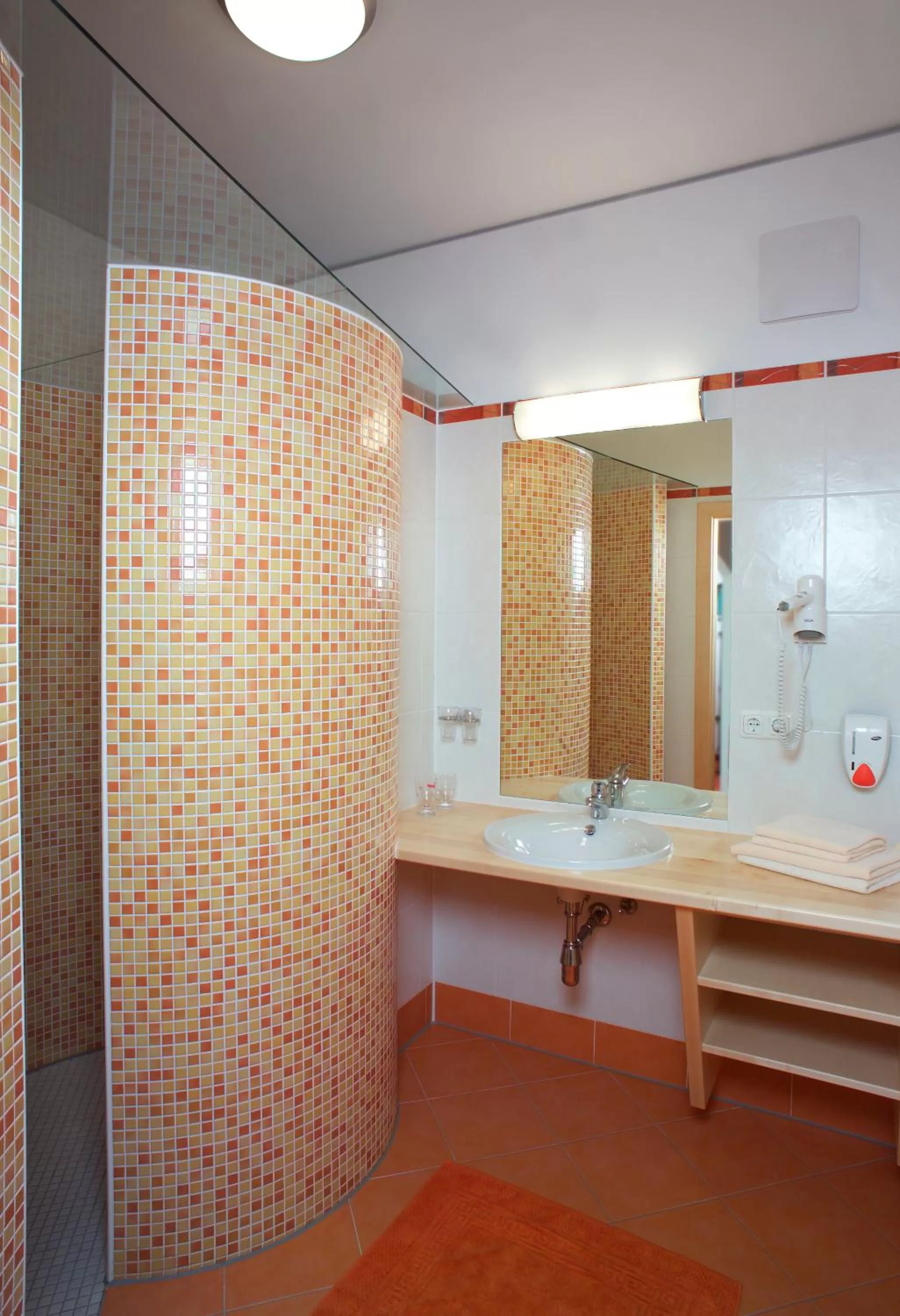 Bathroom in Hotel Restaurant Wallner I contactless check-in