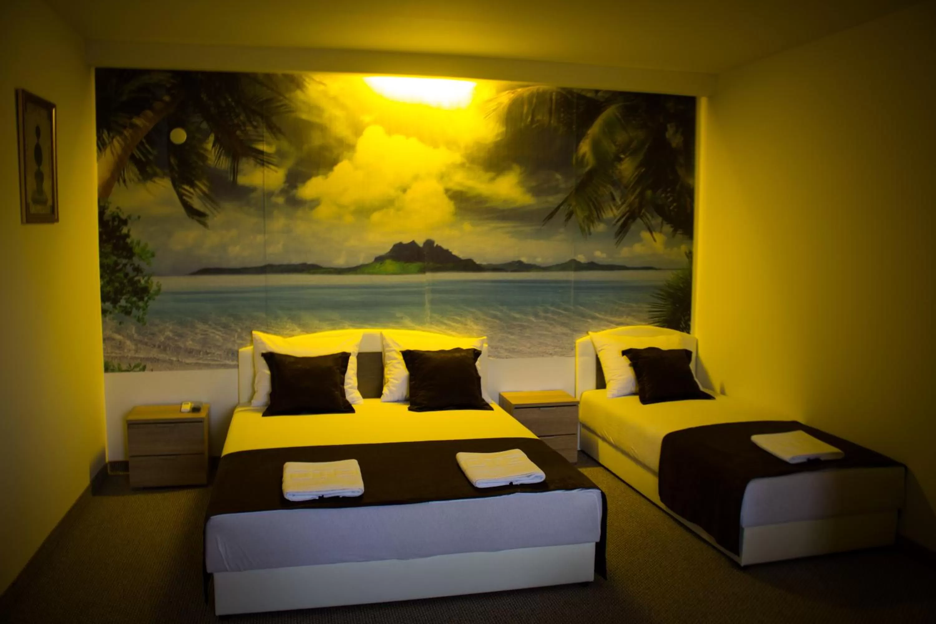 Bedroom, Bed in Motel Aura