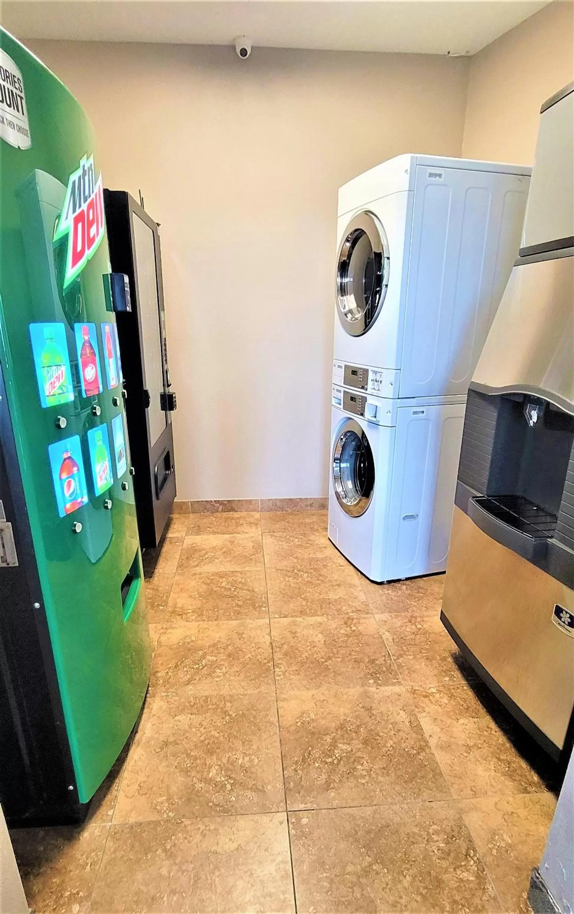 vending machine in Qube Hotel - Polk City