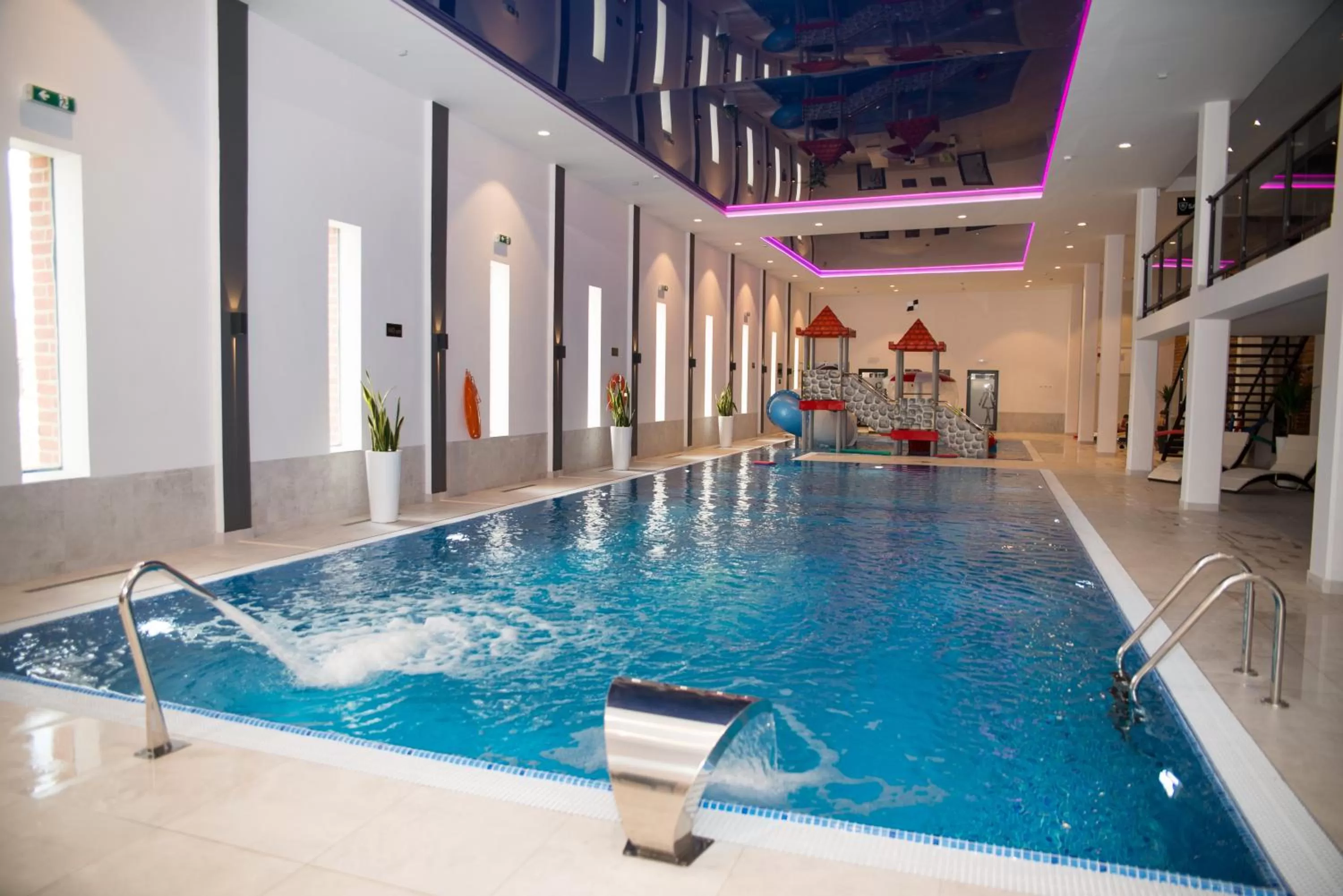 Swimming pool in Hotel Zamek Gniew