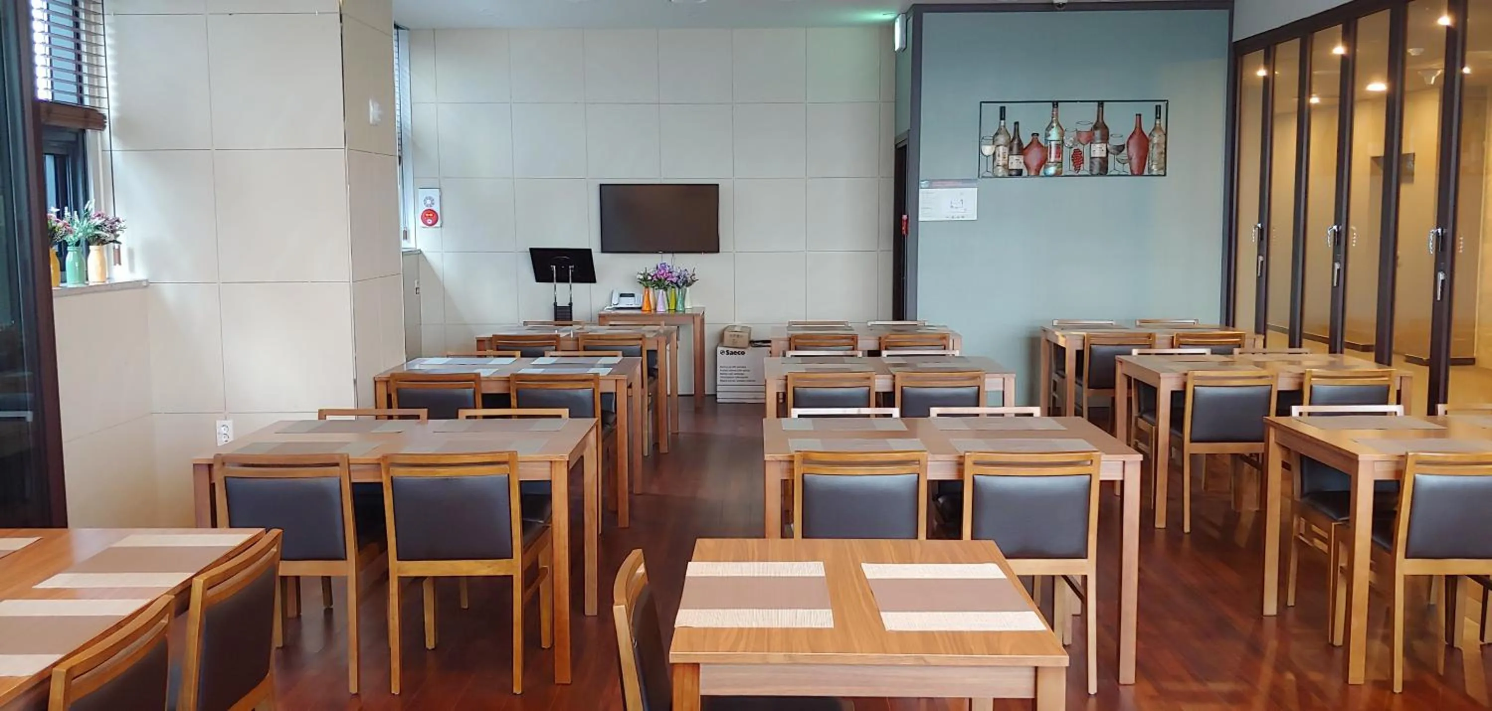 Western Bay Marina Hotel