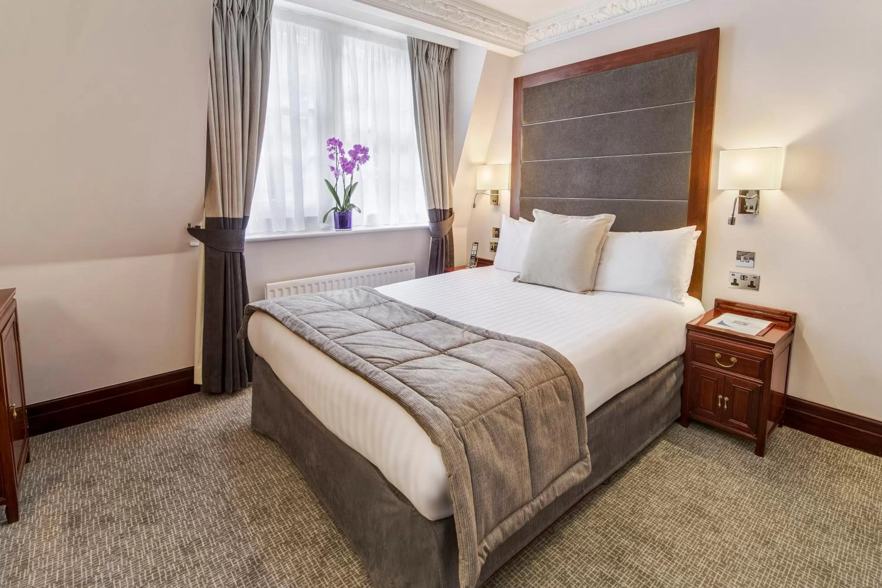 Bed in Gem Fitzrovia Hotel