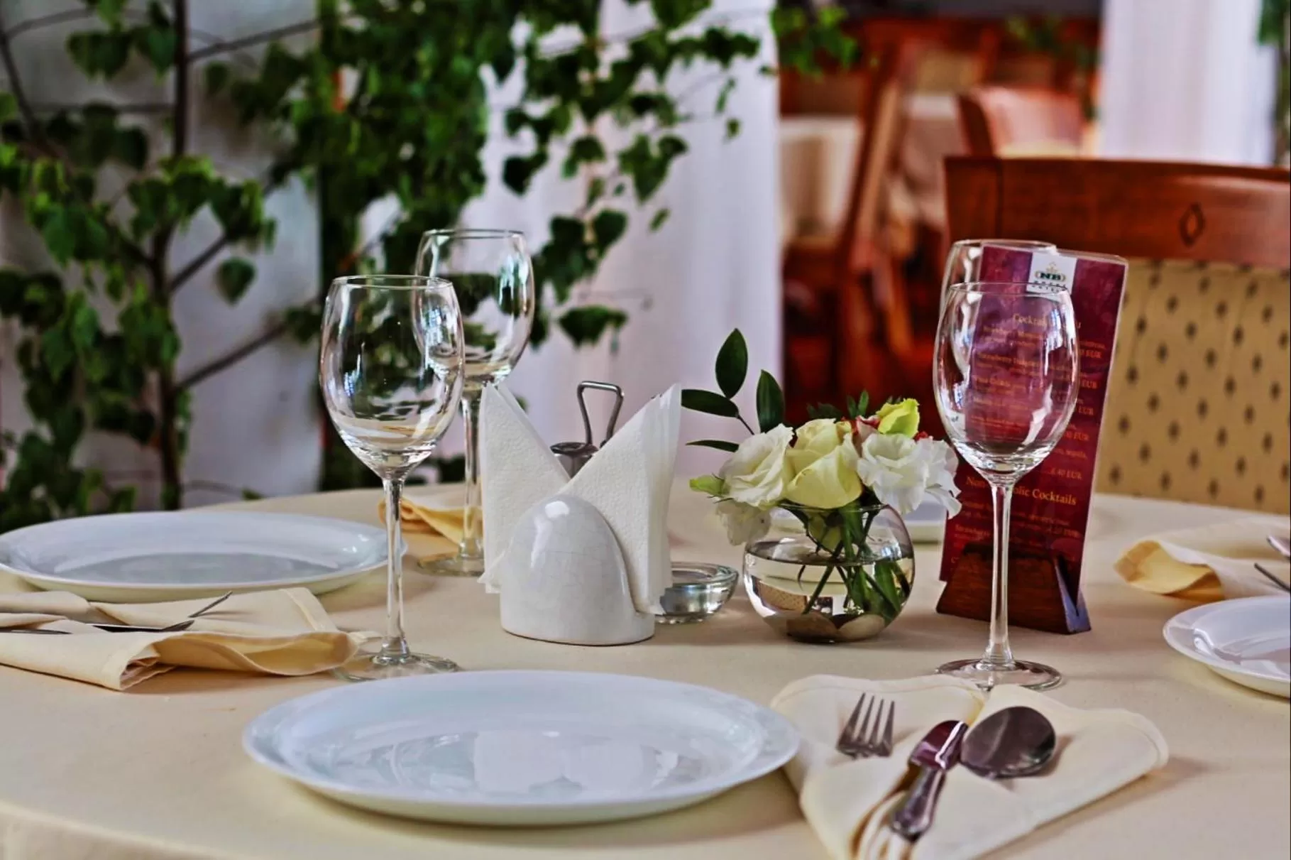 Restaurant/places to eat in NB Hotel with Free Parking