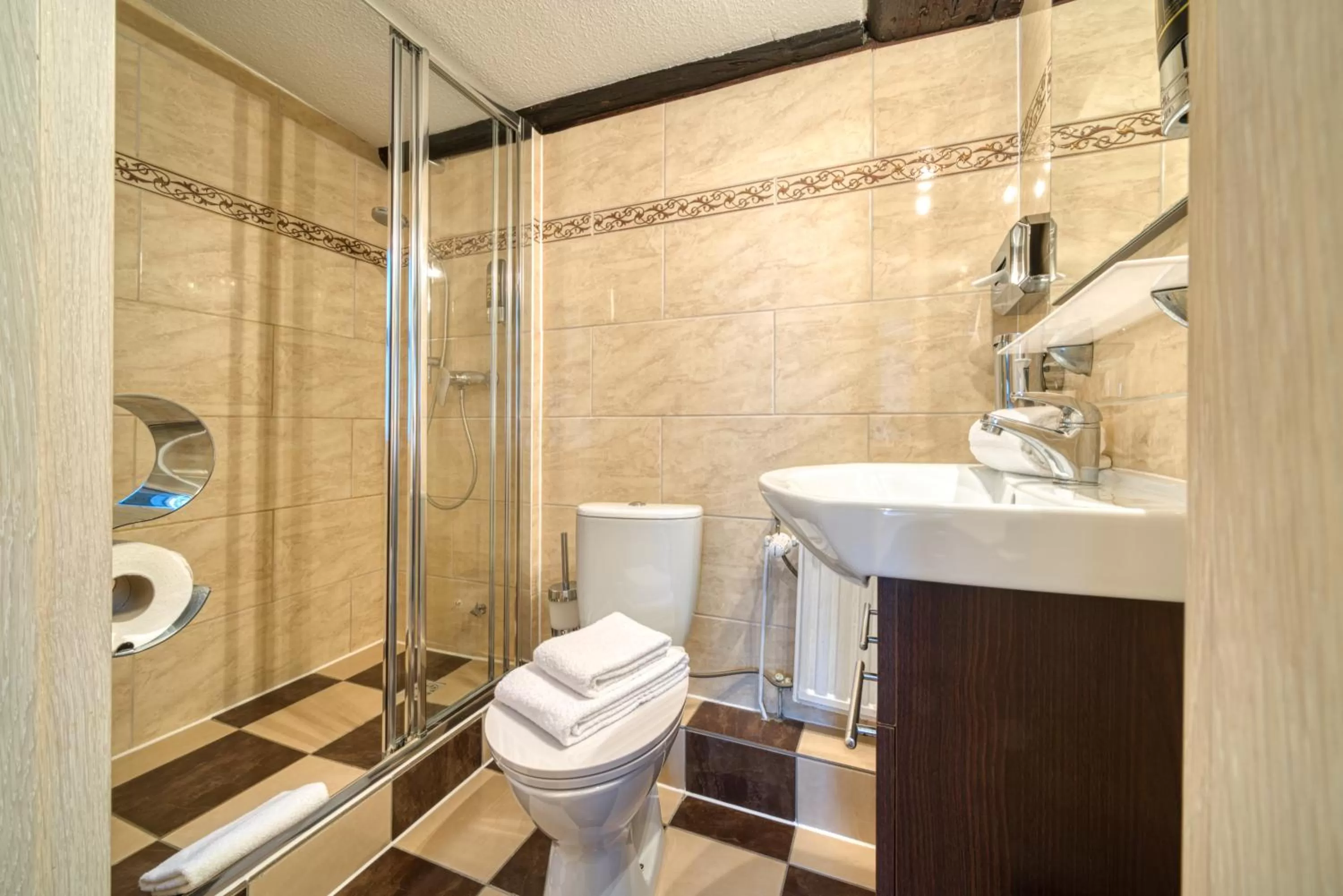 Shower in Hotel Am Fischmarkt