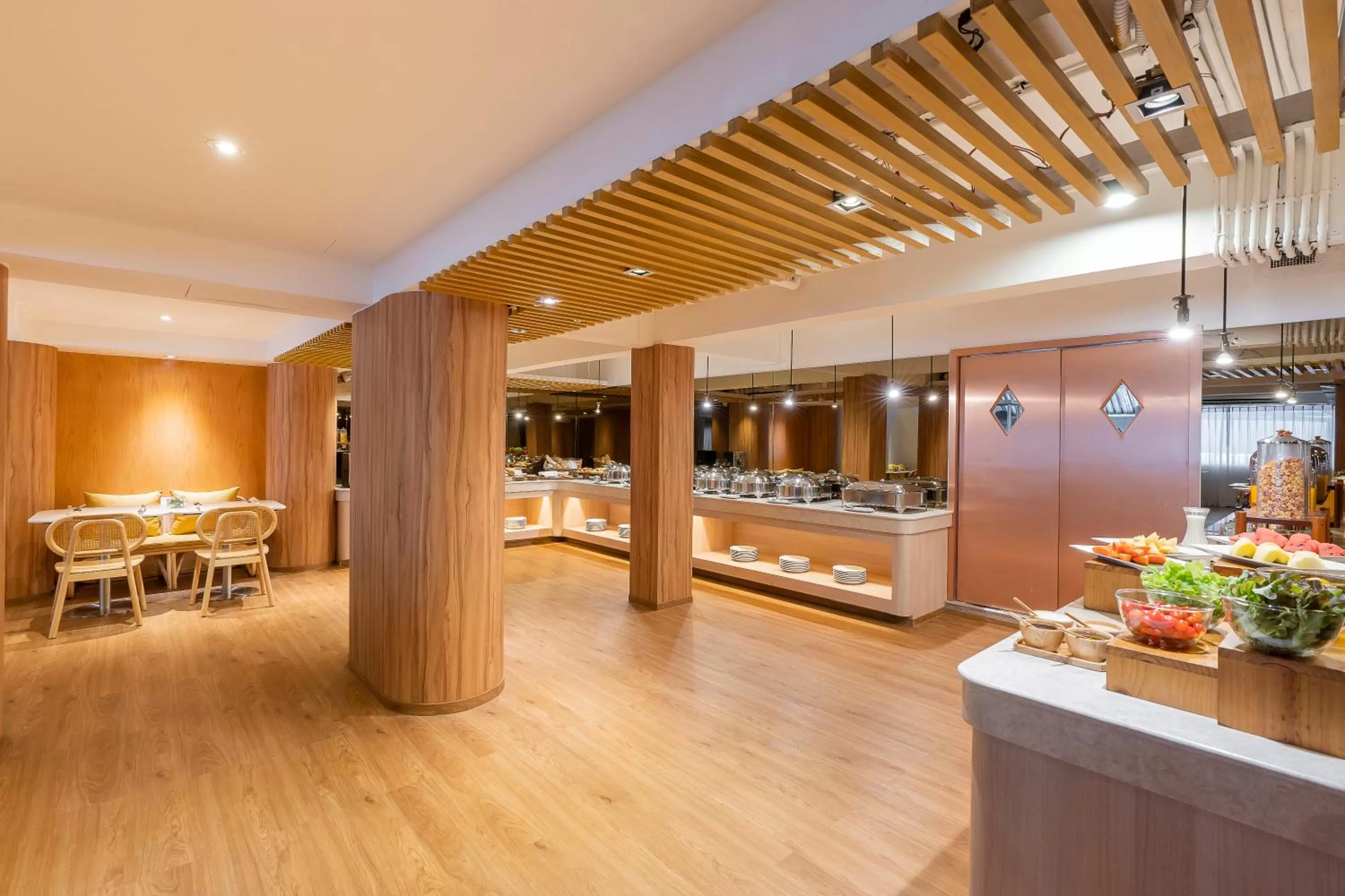 Restaurant/places to eat in Arck Hotel