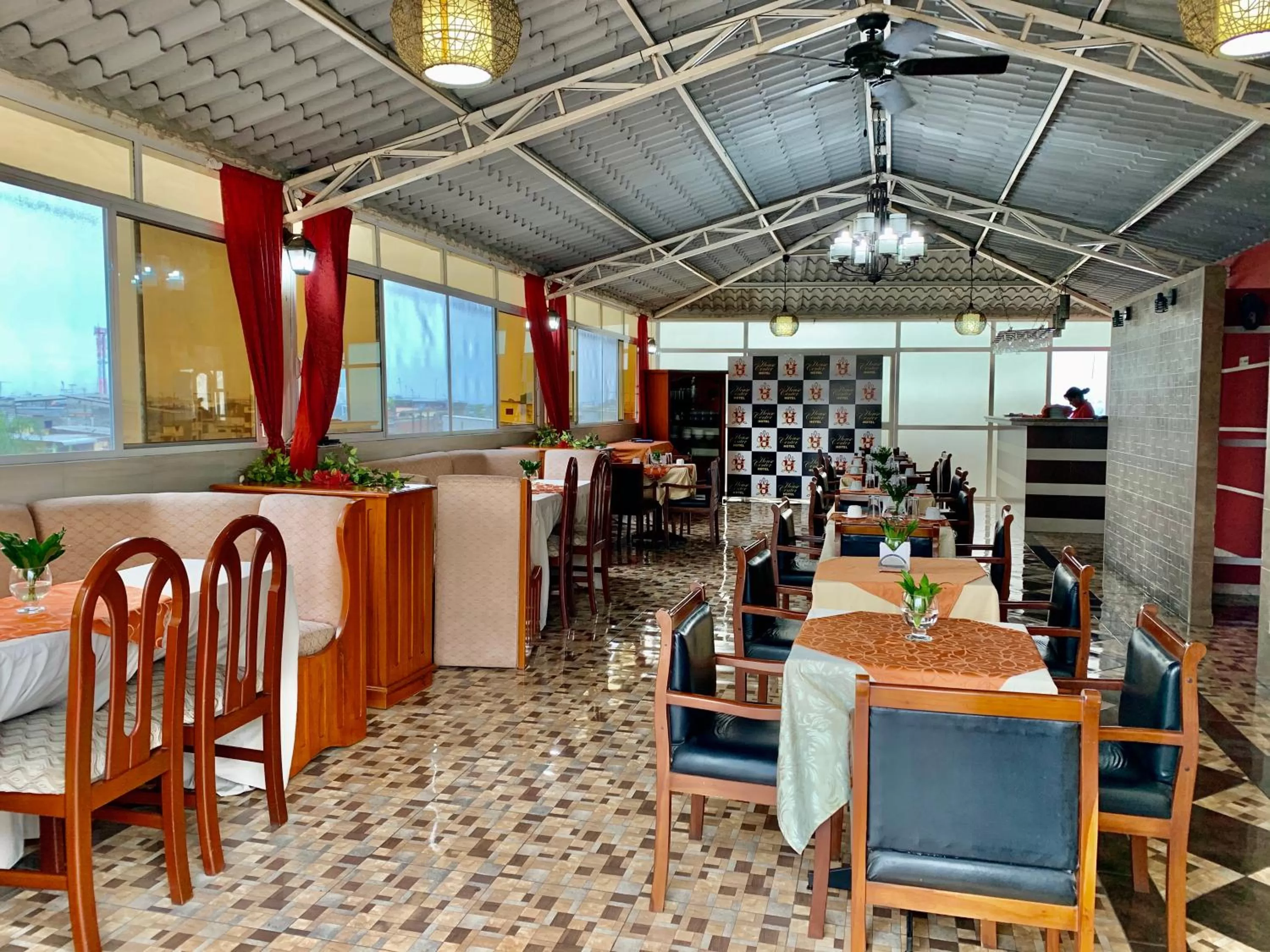 Restaurant/Places to Eat in House Center