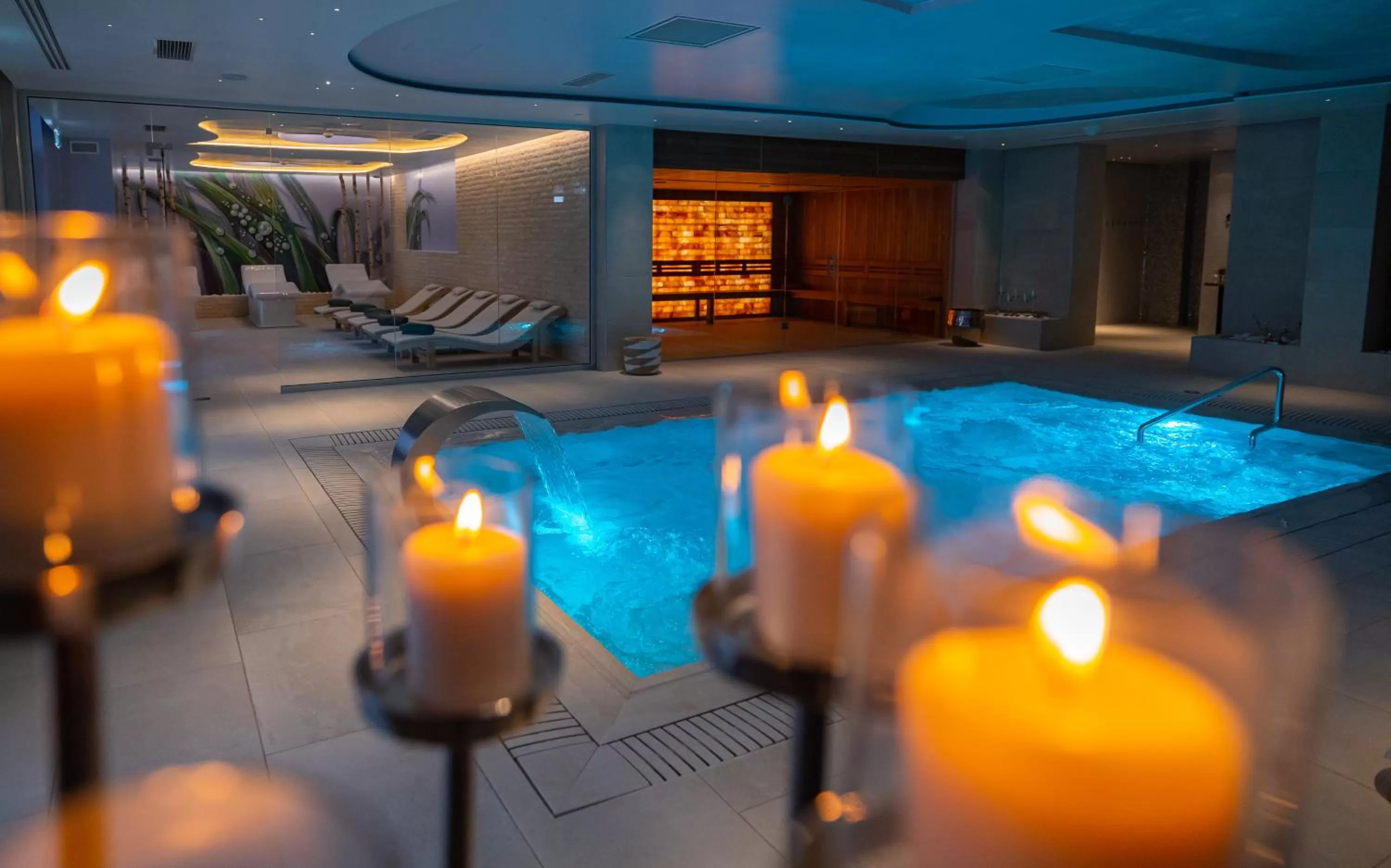 Swimming pool in Hotel Belmont & Spa