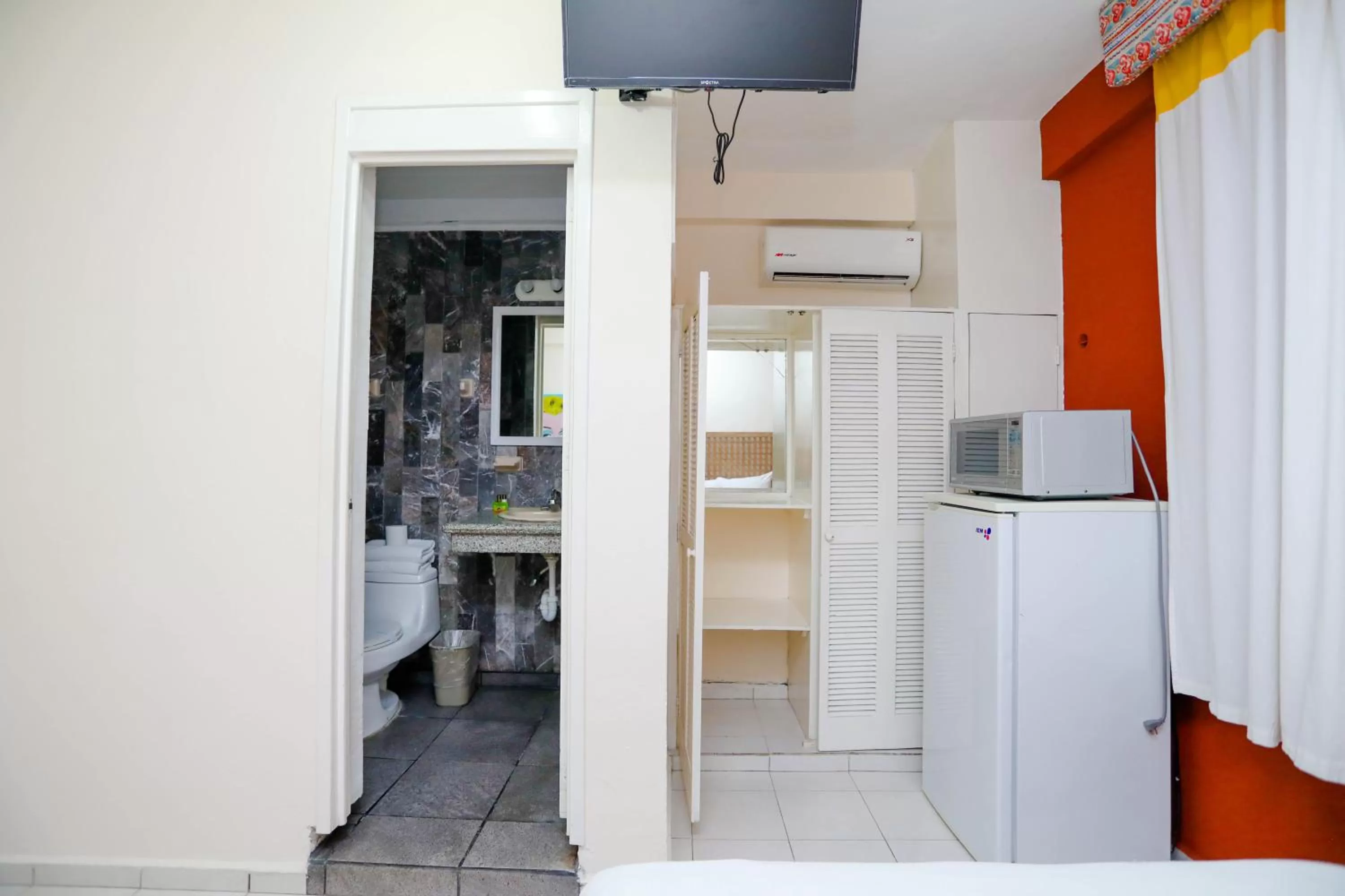 Photo of the whole room in Hotel Santa Maria