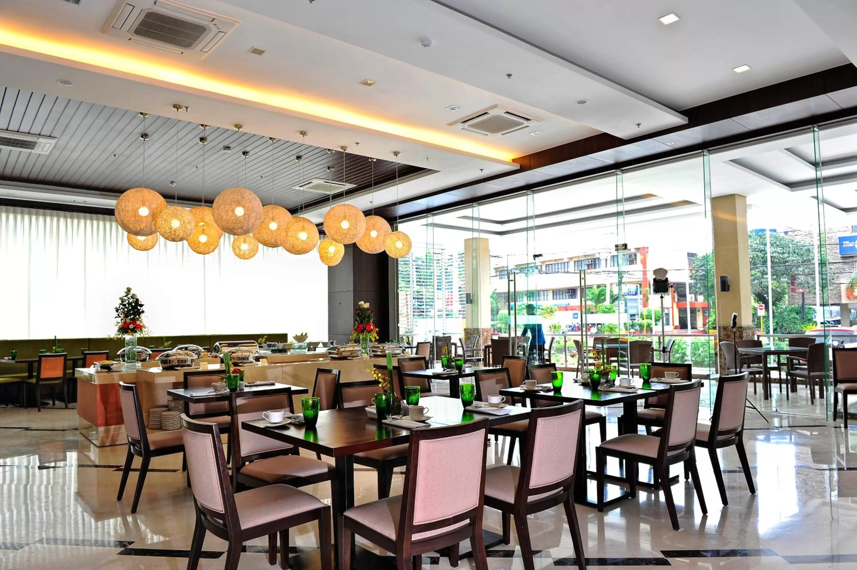 Restaurant/places to eat in Harolds Hotel Cebu