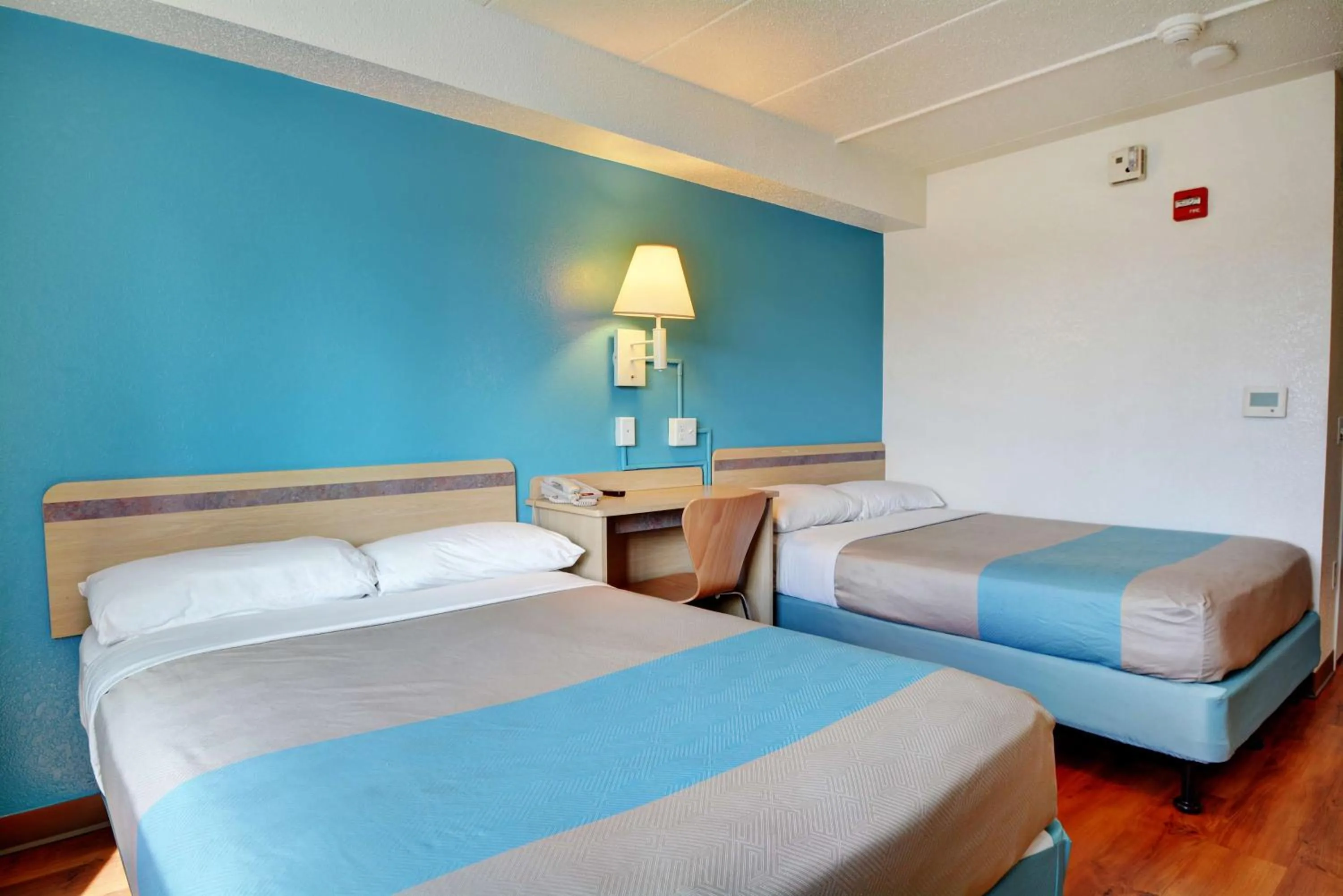 Photo of the whole room, Bed in Motel 6-Newport, RI