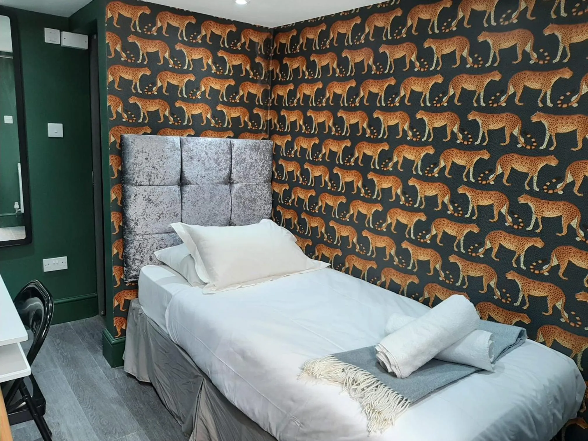 Single Room with Garden View in The Melville Hotel by Rokxy- Kings Cross