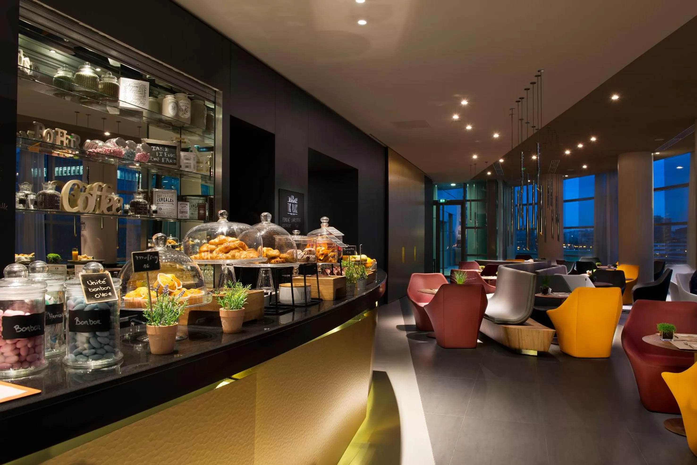Restaurant/places to eat in Melia Paris La Defense