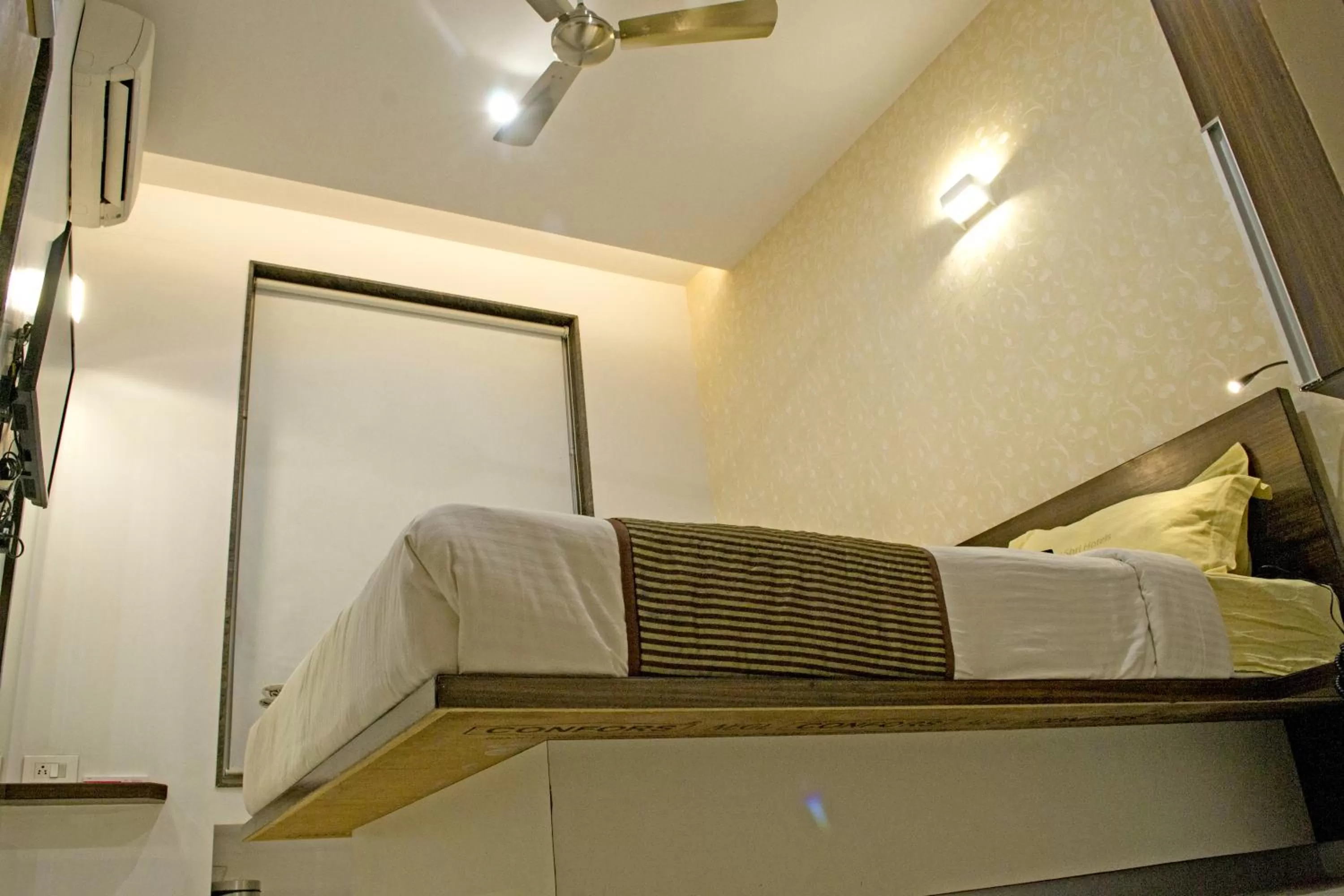 Bedroom, Bed in Hotel SRI SRI EXECUTIVE KOLHAPUR NEAR MAHALAXMI TEMPLE