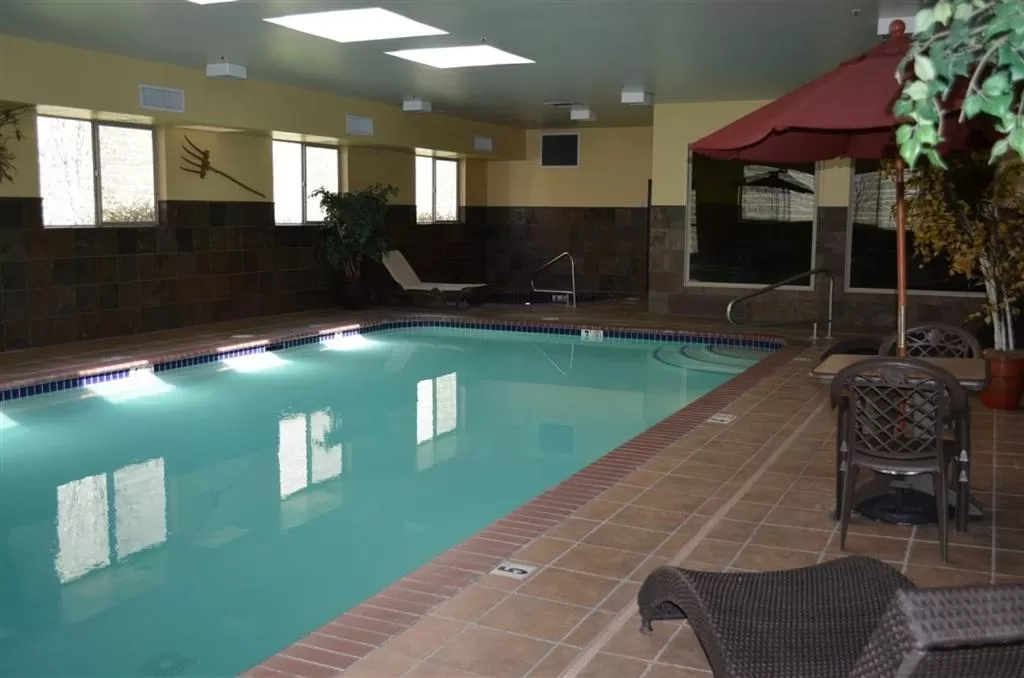 Swimming pool in Inn at Cross Keys Station