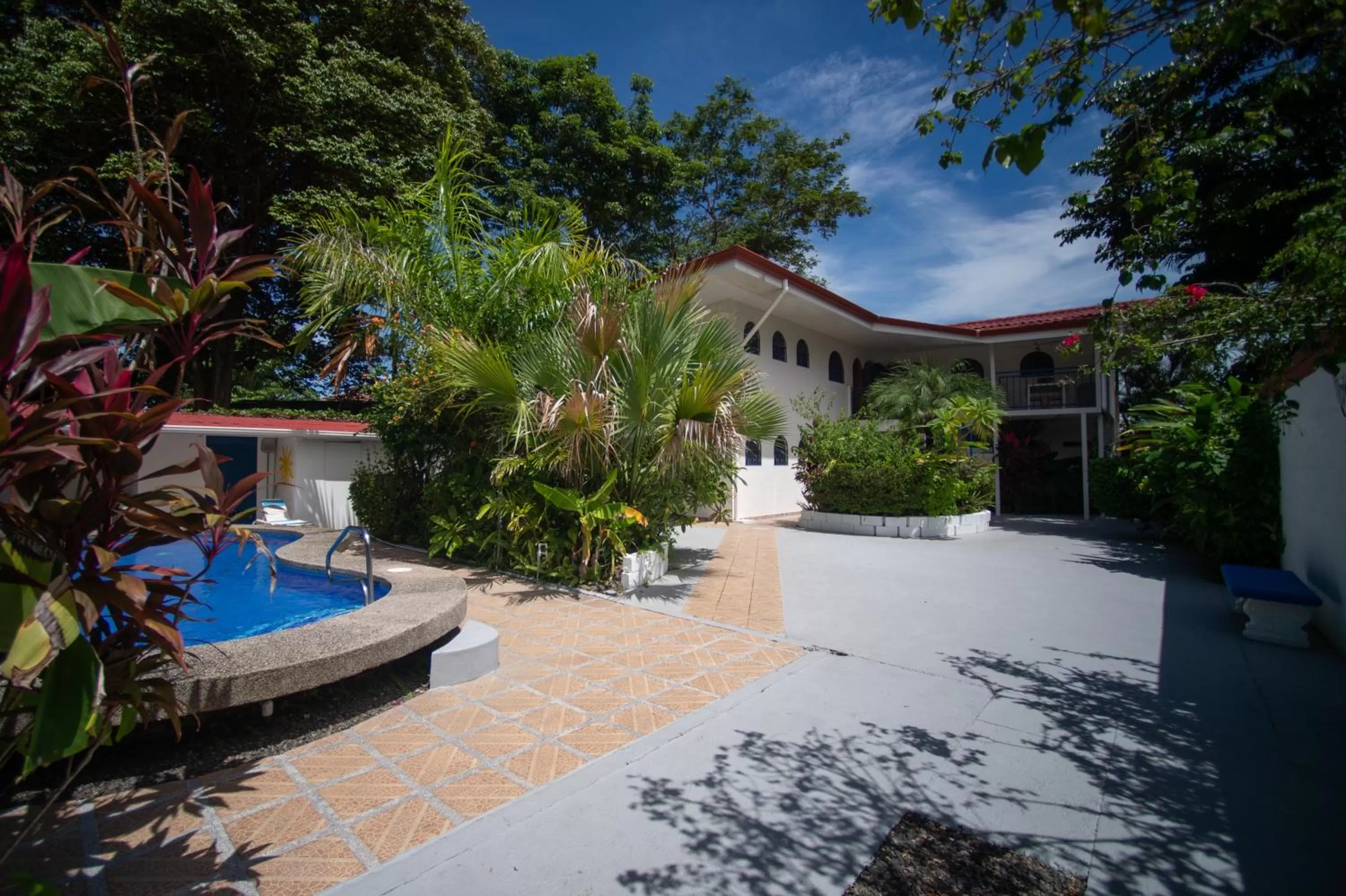 Property building in La Perlita