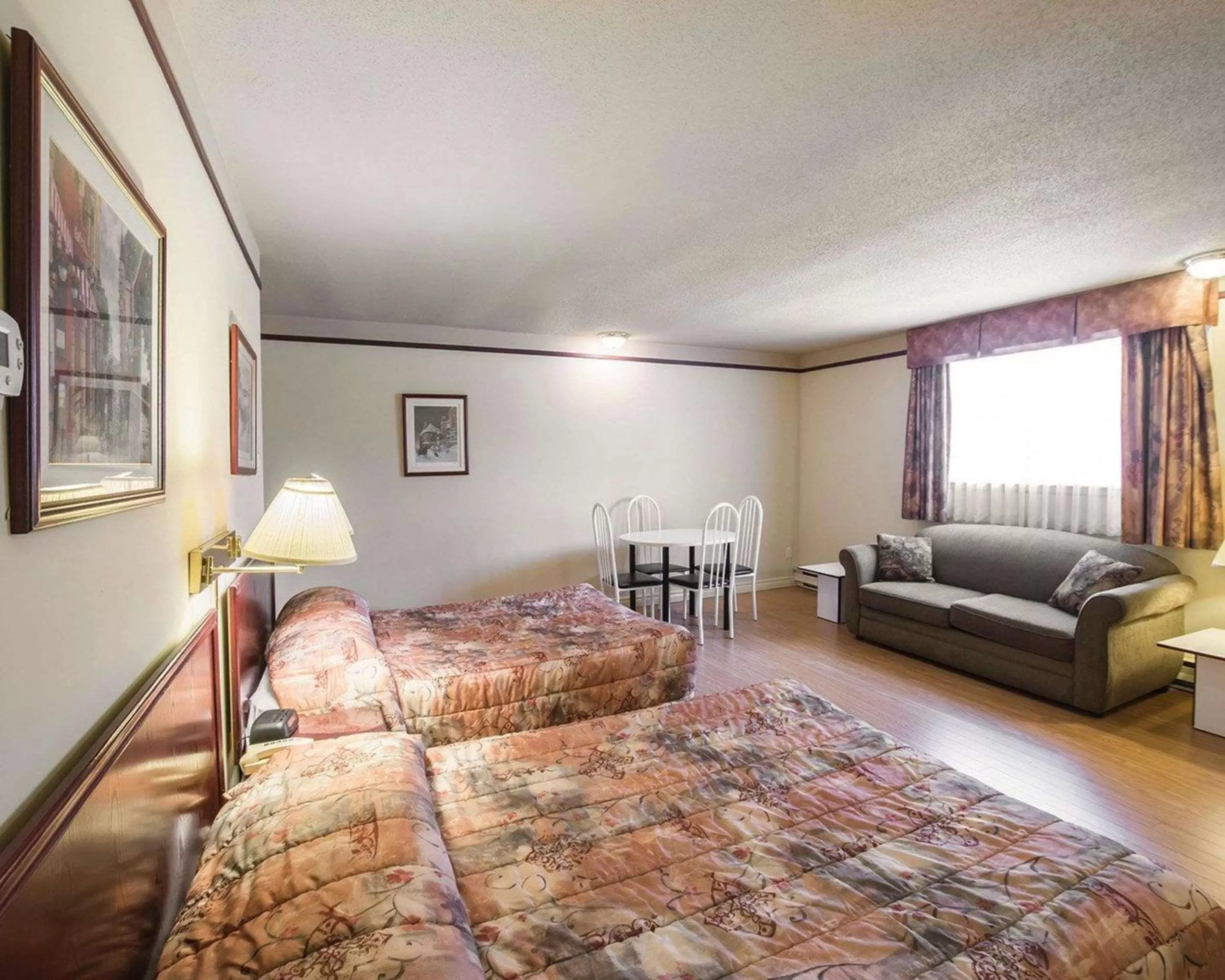 Standard Double Room - Non-Smoking in ÉconoHôtel