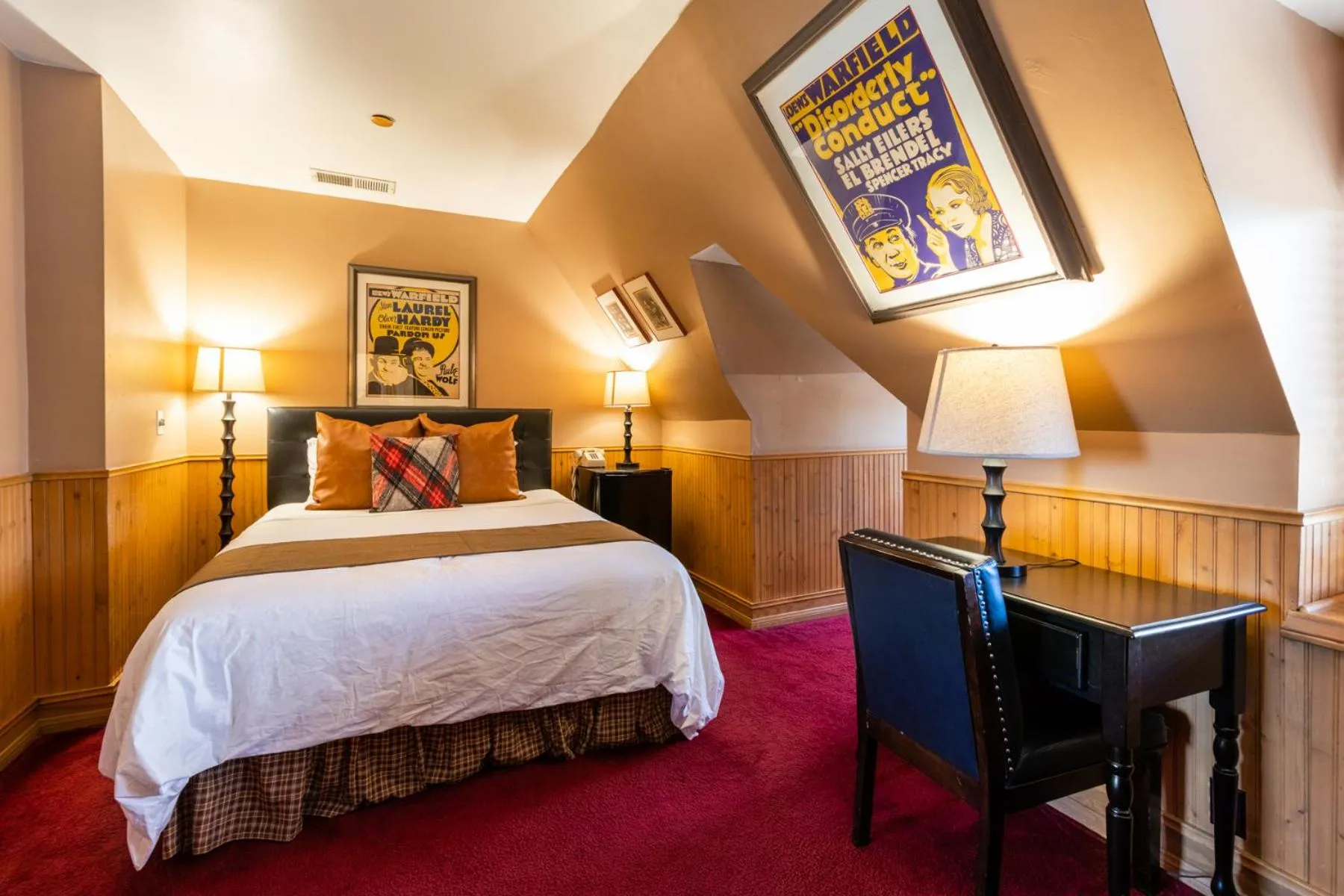 Saddleback Inn at Lake Arrowhead