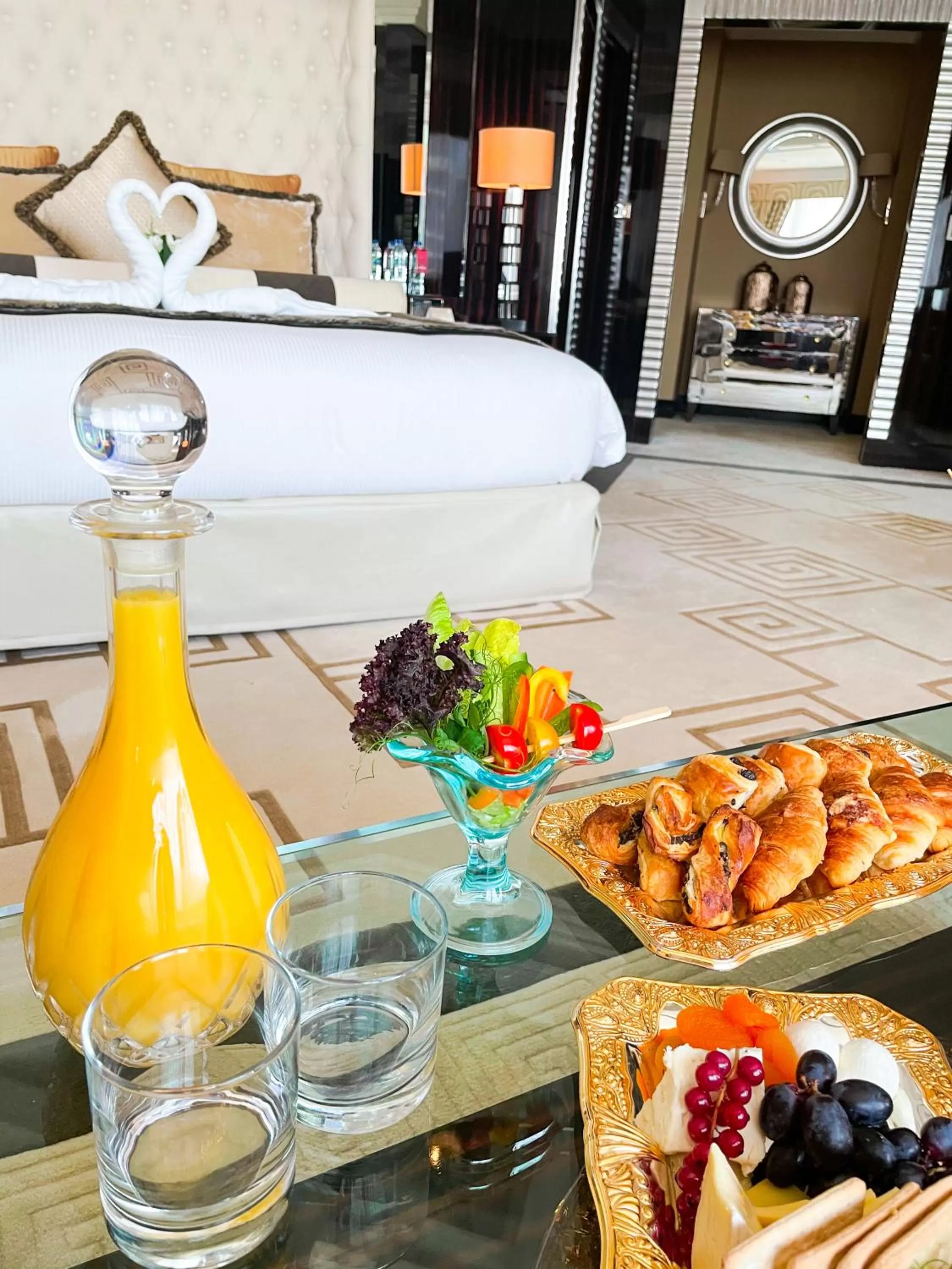 Food and drinks in Mövenpick Grand Al Bustan