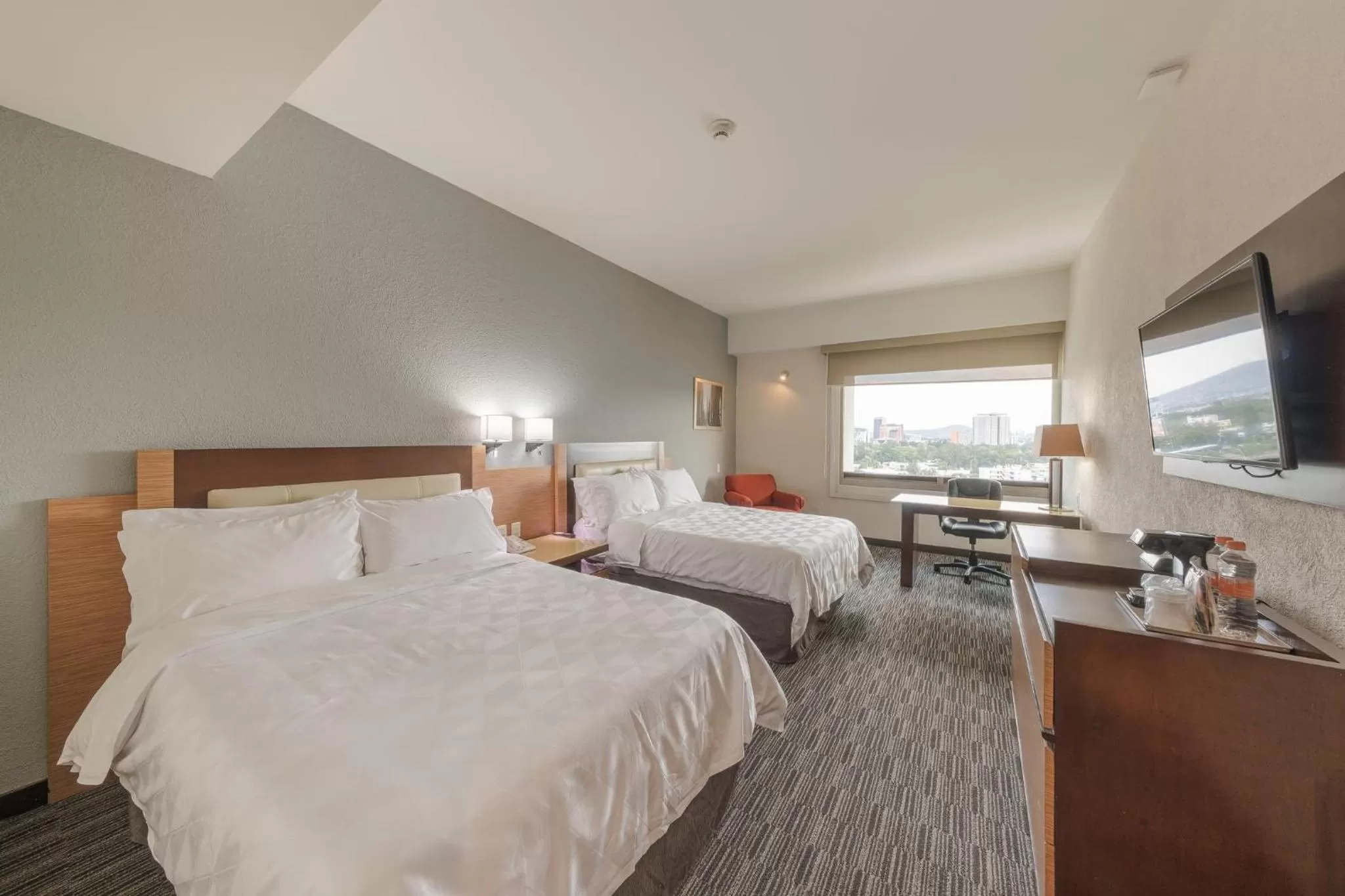 Photo of the whole room, Bed in Holiday Inn Guadalajara Select by IHG