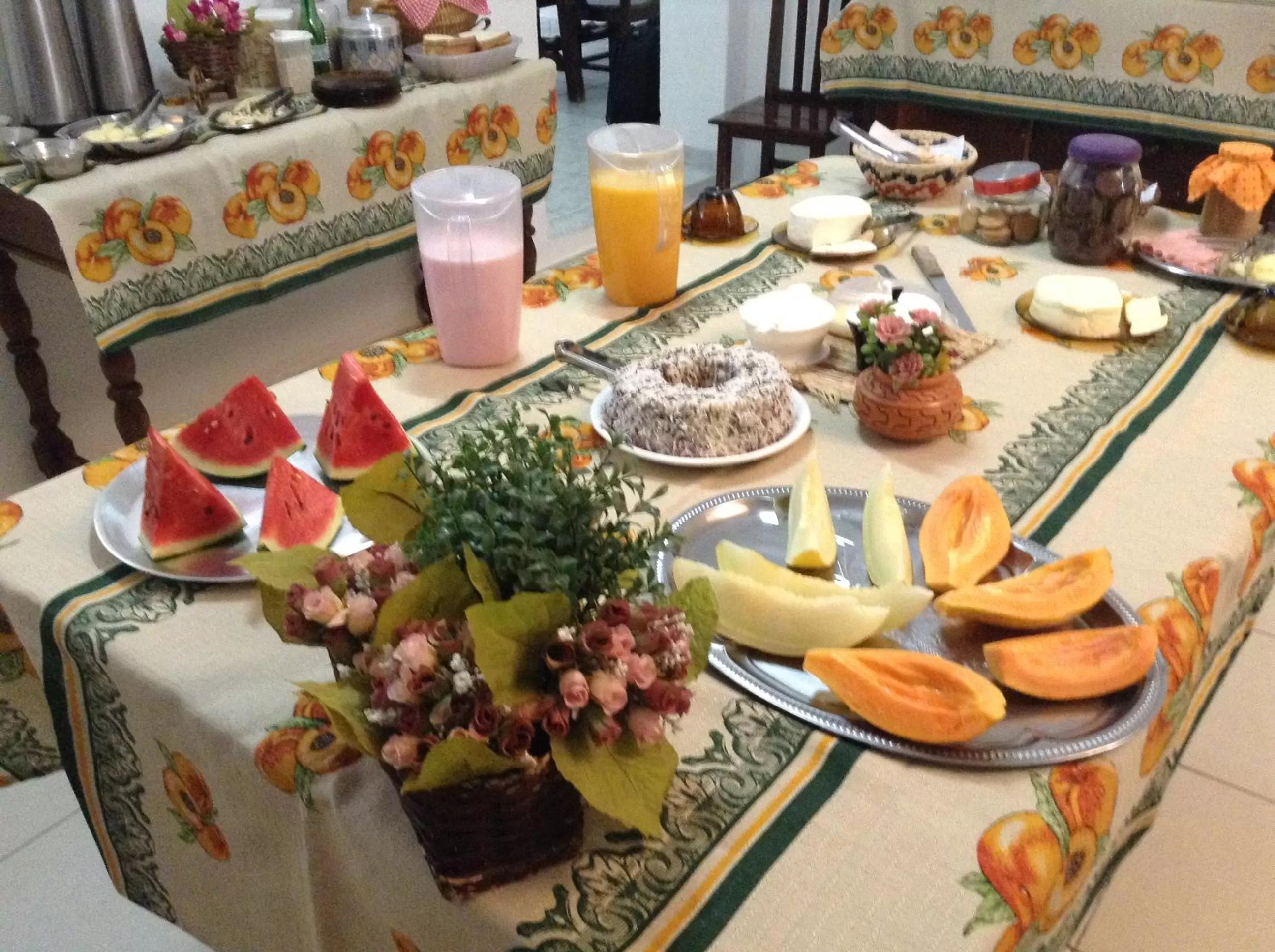 Buffet breakfast, Food in Pousada Alvorada Brotas - e agendamento das atividades turísticas