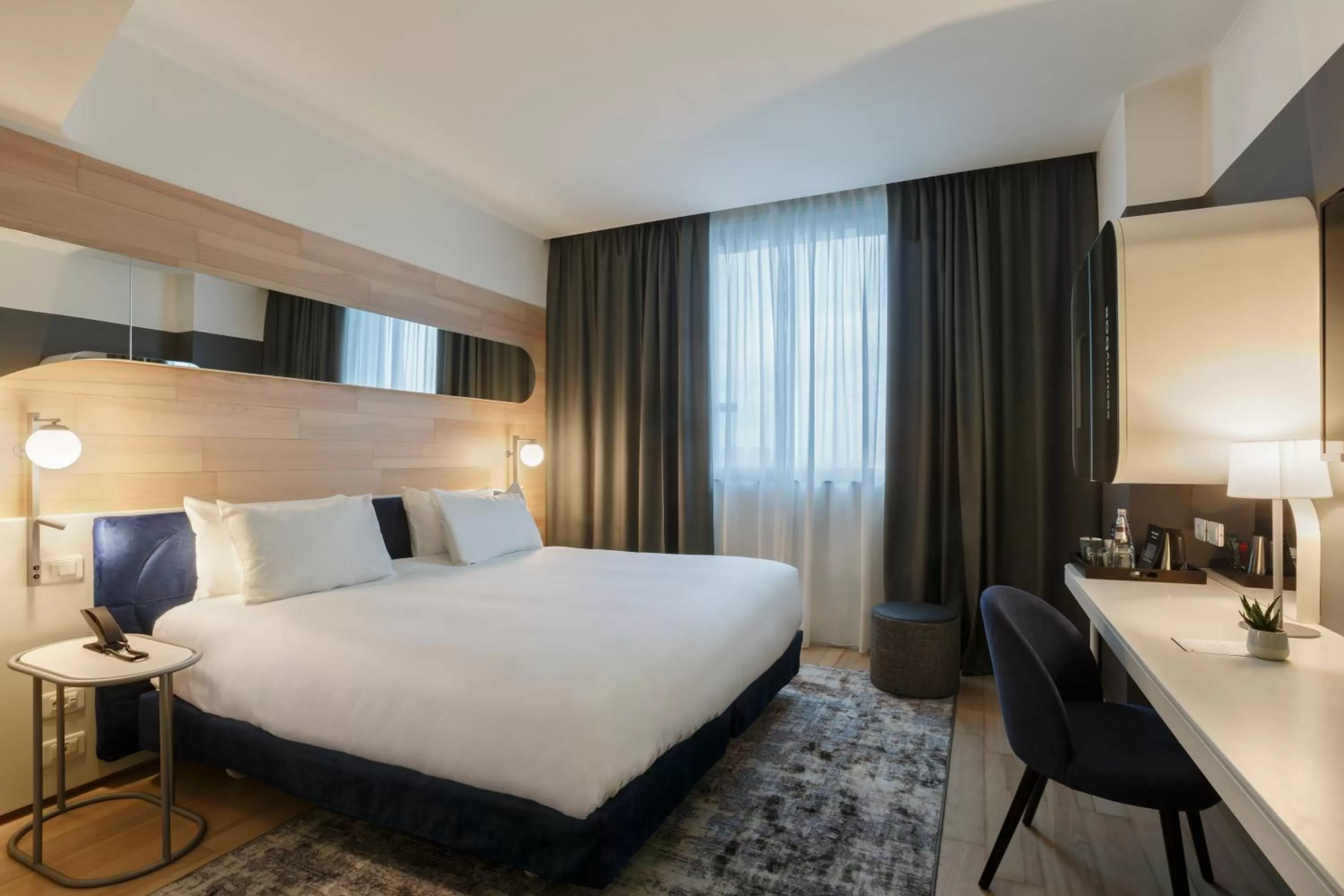 Photo of the whole room, Bed in voco Milan-Fiere by IHG