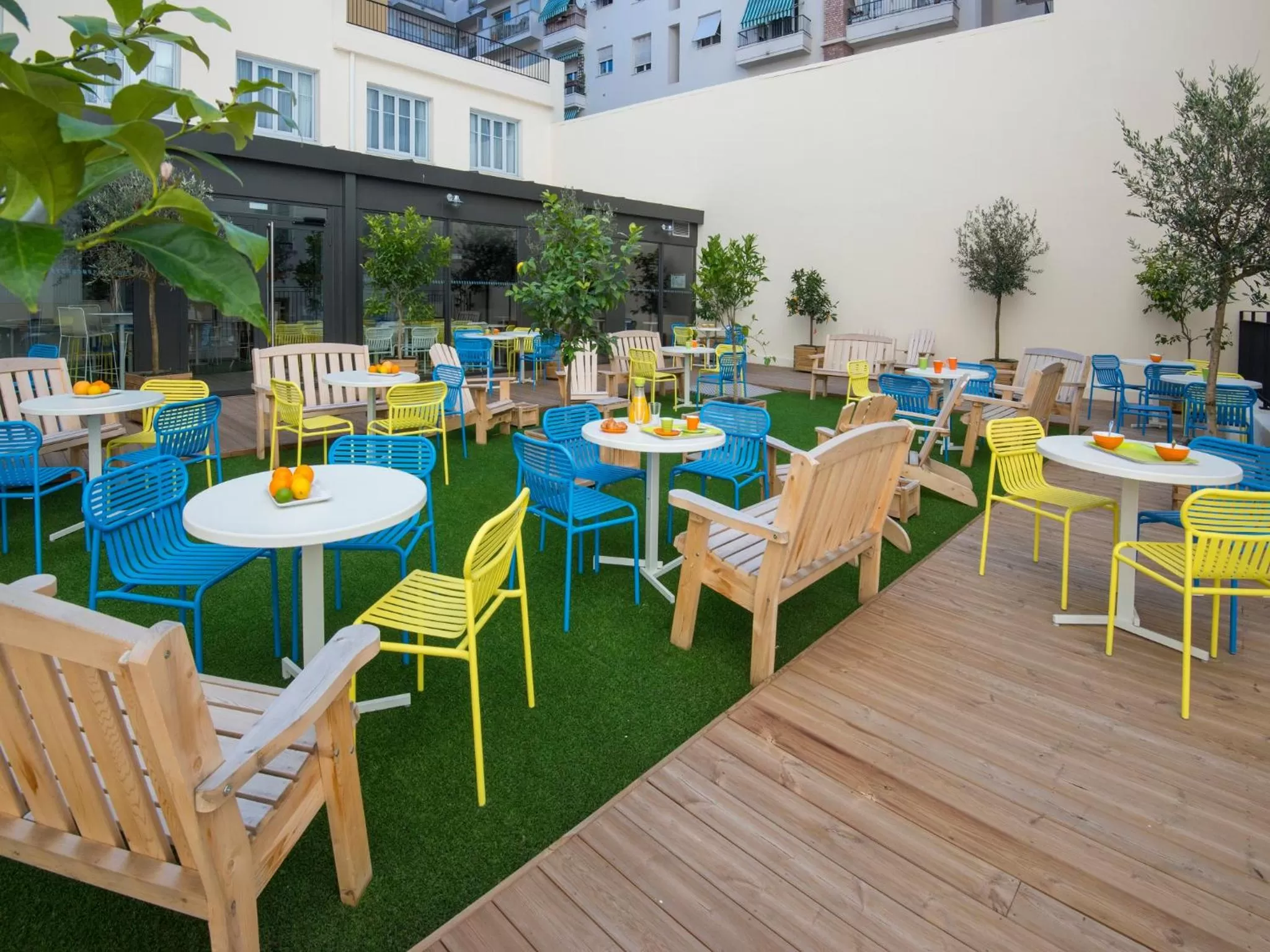 Patio in Ibis Styles Nice Centre Gare