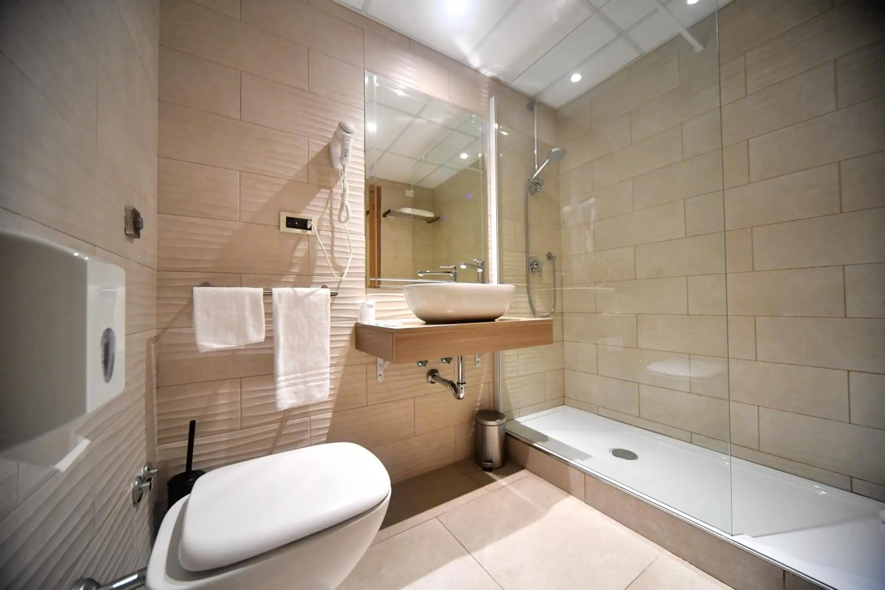 Triple Room in Palace Inn Rome Fiano Triple Room in Palace Inn Rome Fiano