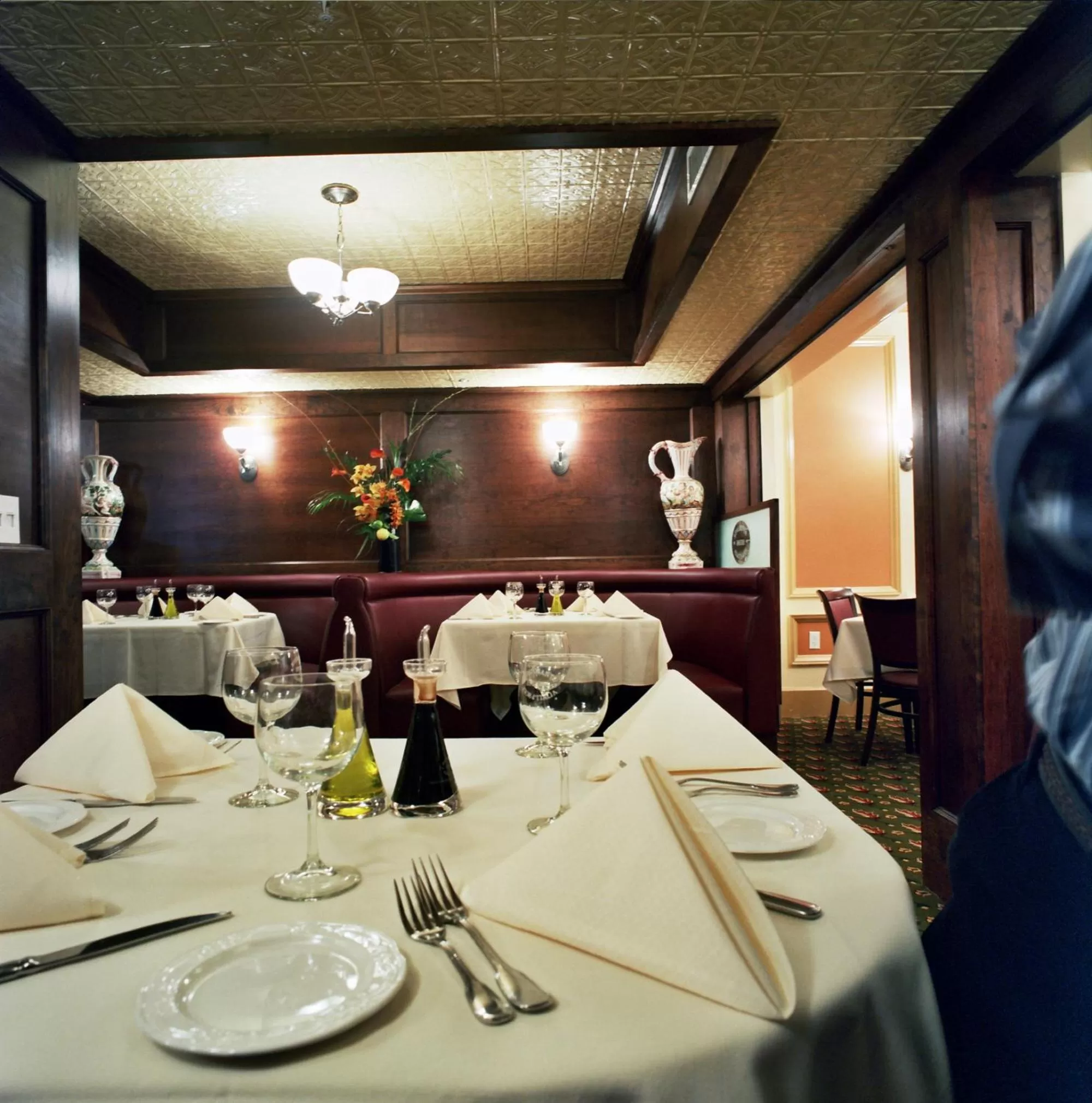 Restaurant/places to eat in San Remo Hotel