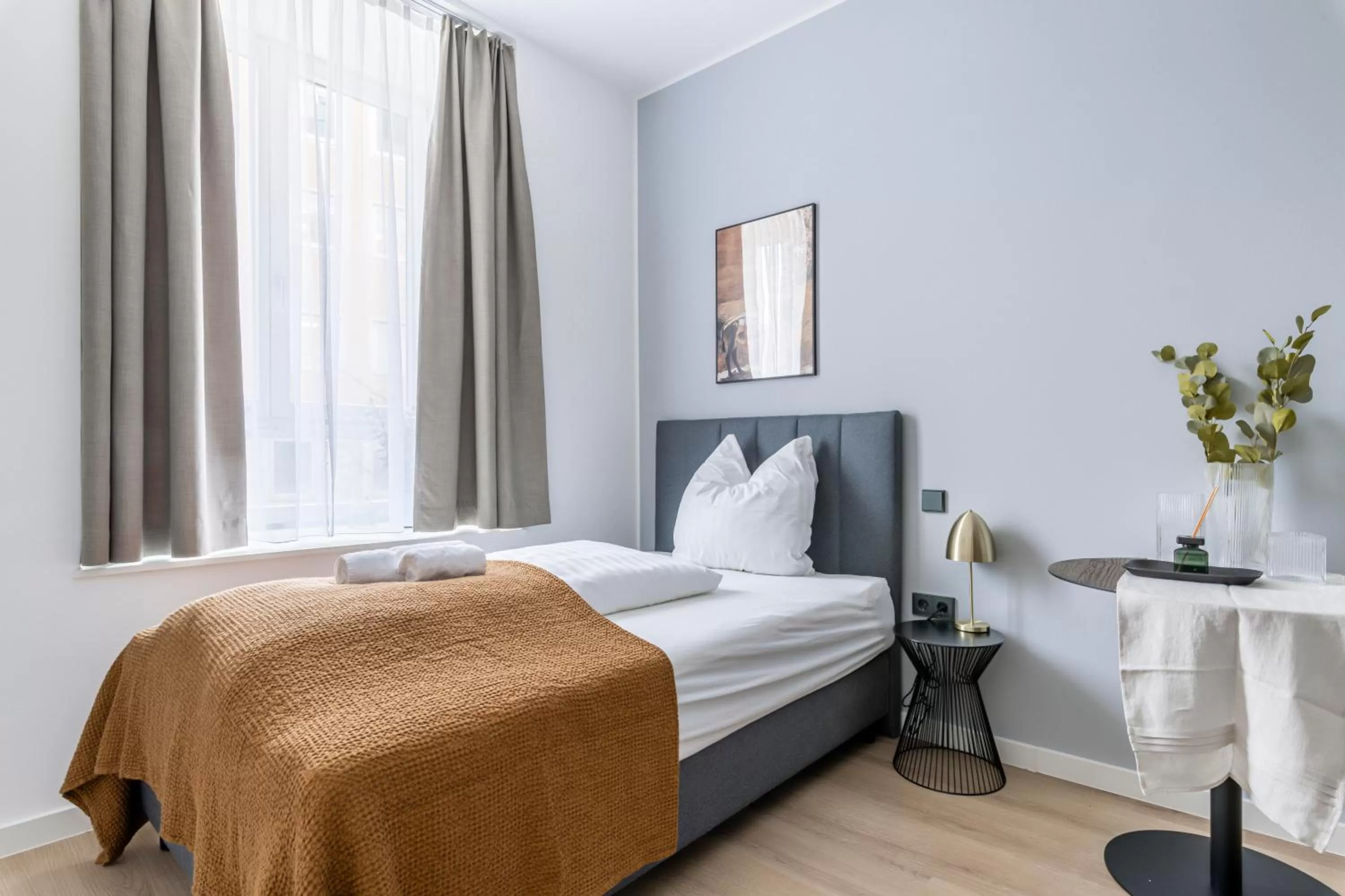 Bed in Limehome Rosenheim Gillitzerstraße