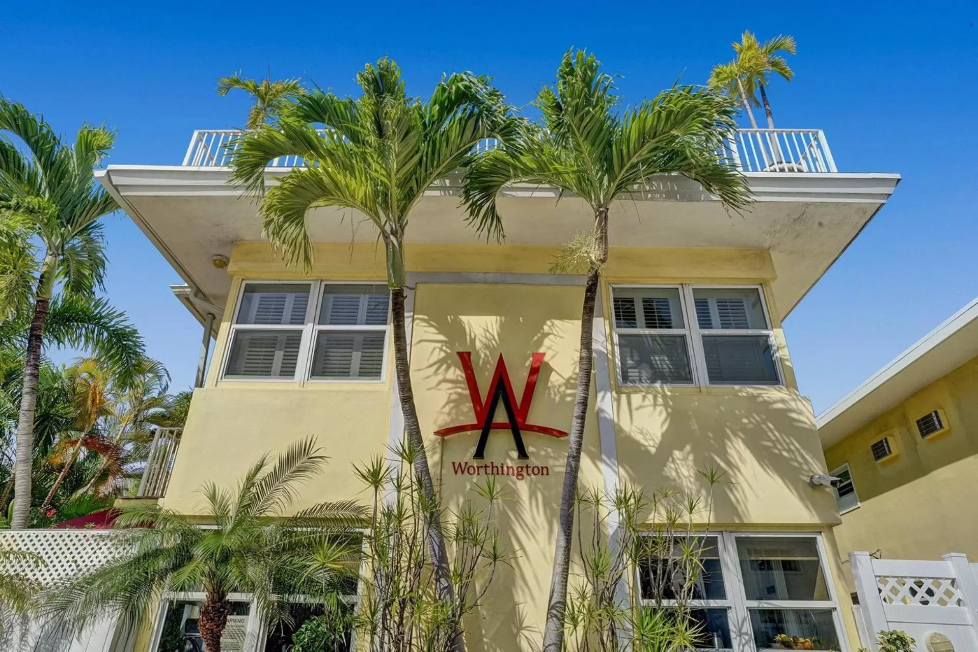 Property Building in The Worthington Resorts - Clothing Optional - Men Only - Solo hombres