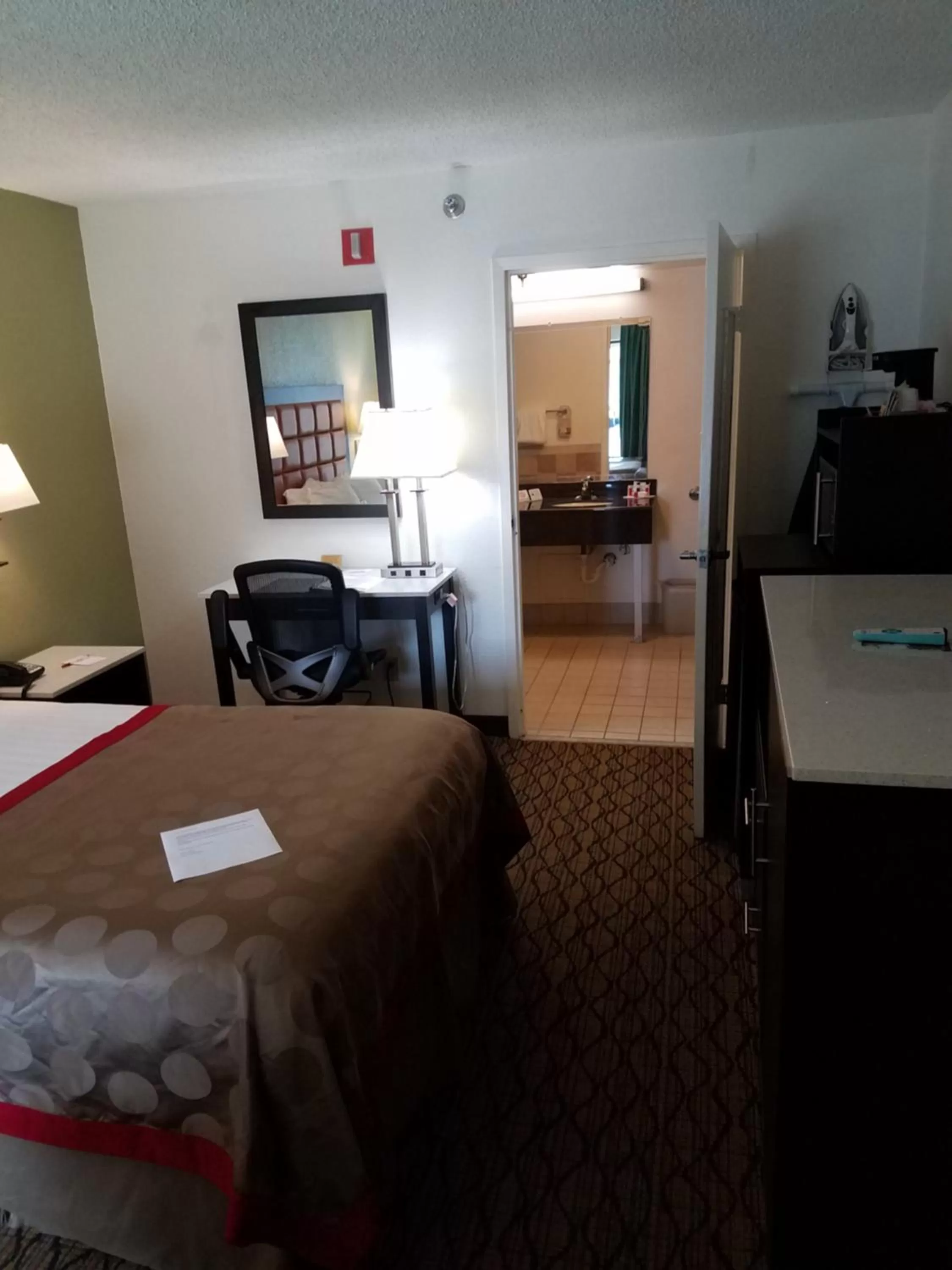 TV and multimedia, Bed in Ramada by Wyndham Temple Terrace/Tampa North