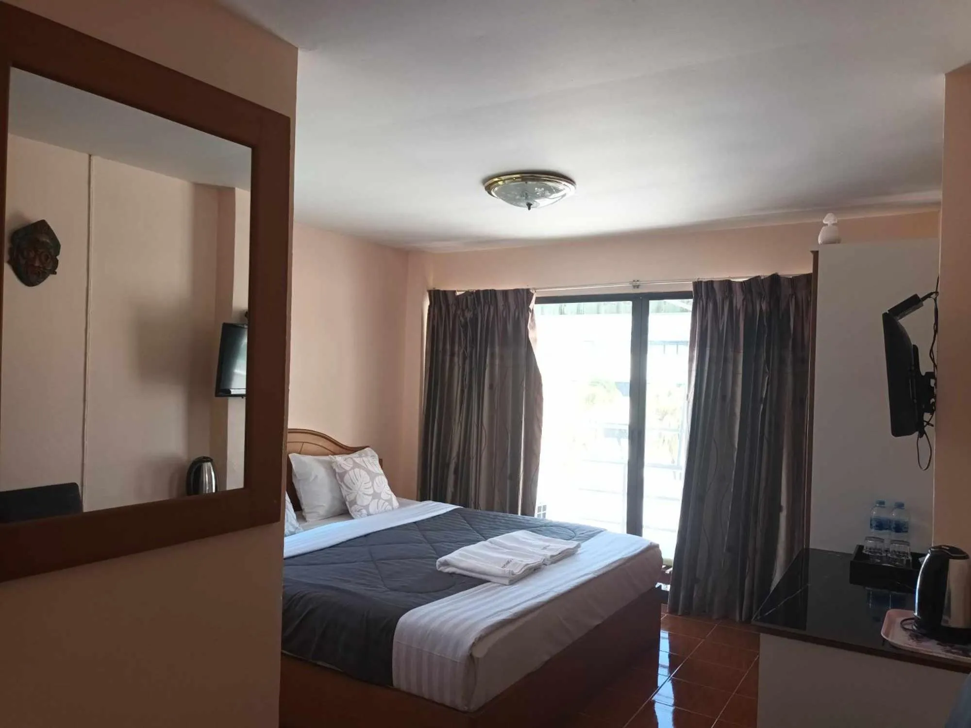 Bed in Patong Rose Guest House 50m to Beach