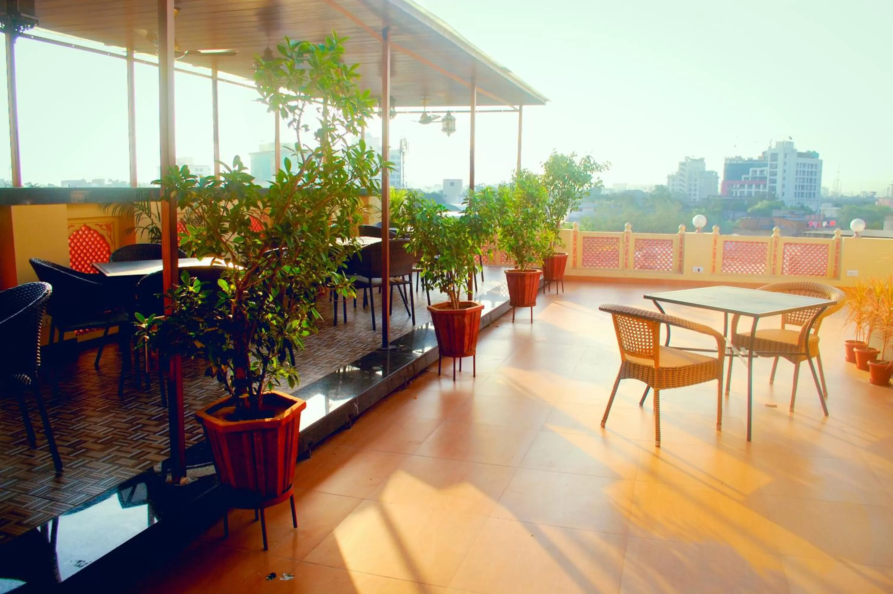 Restaurant/places to eat in Hotel H R Palace