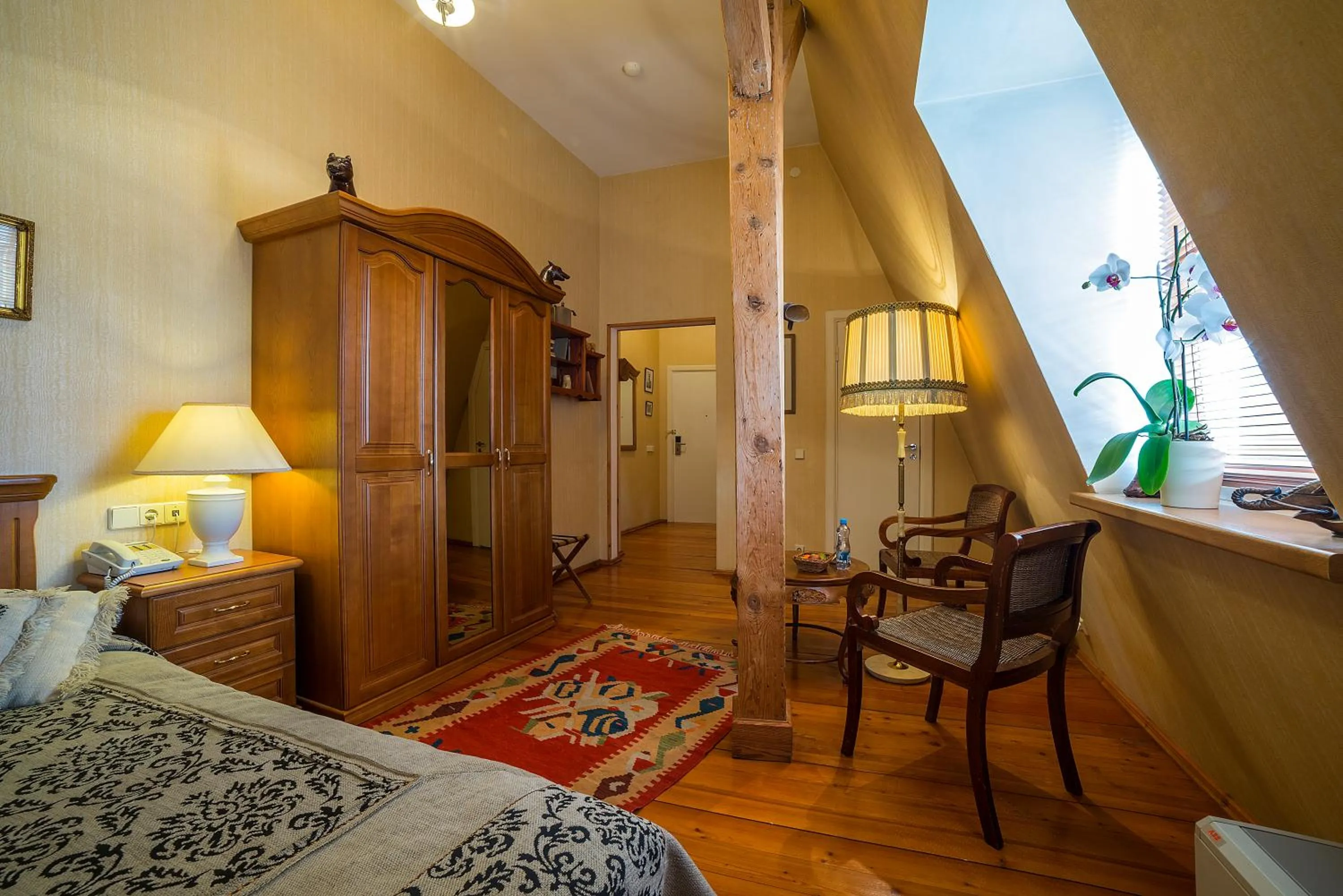 Photo of the whole room, Bed in Shakespeare Boutique Hotel