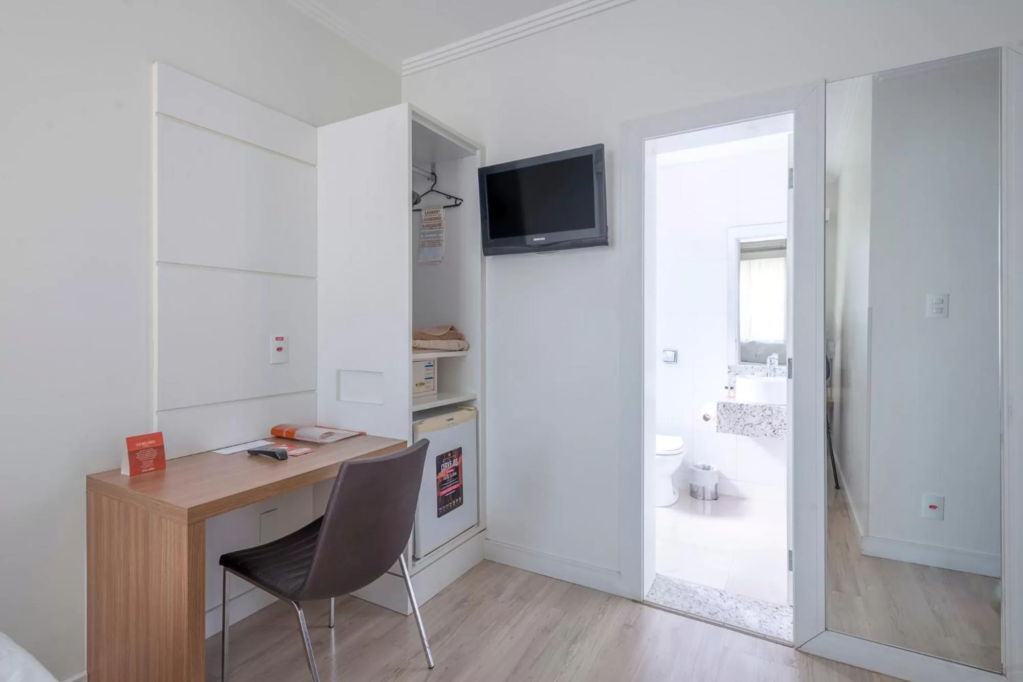 TV/Entertainment Center in Hotel Glória