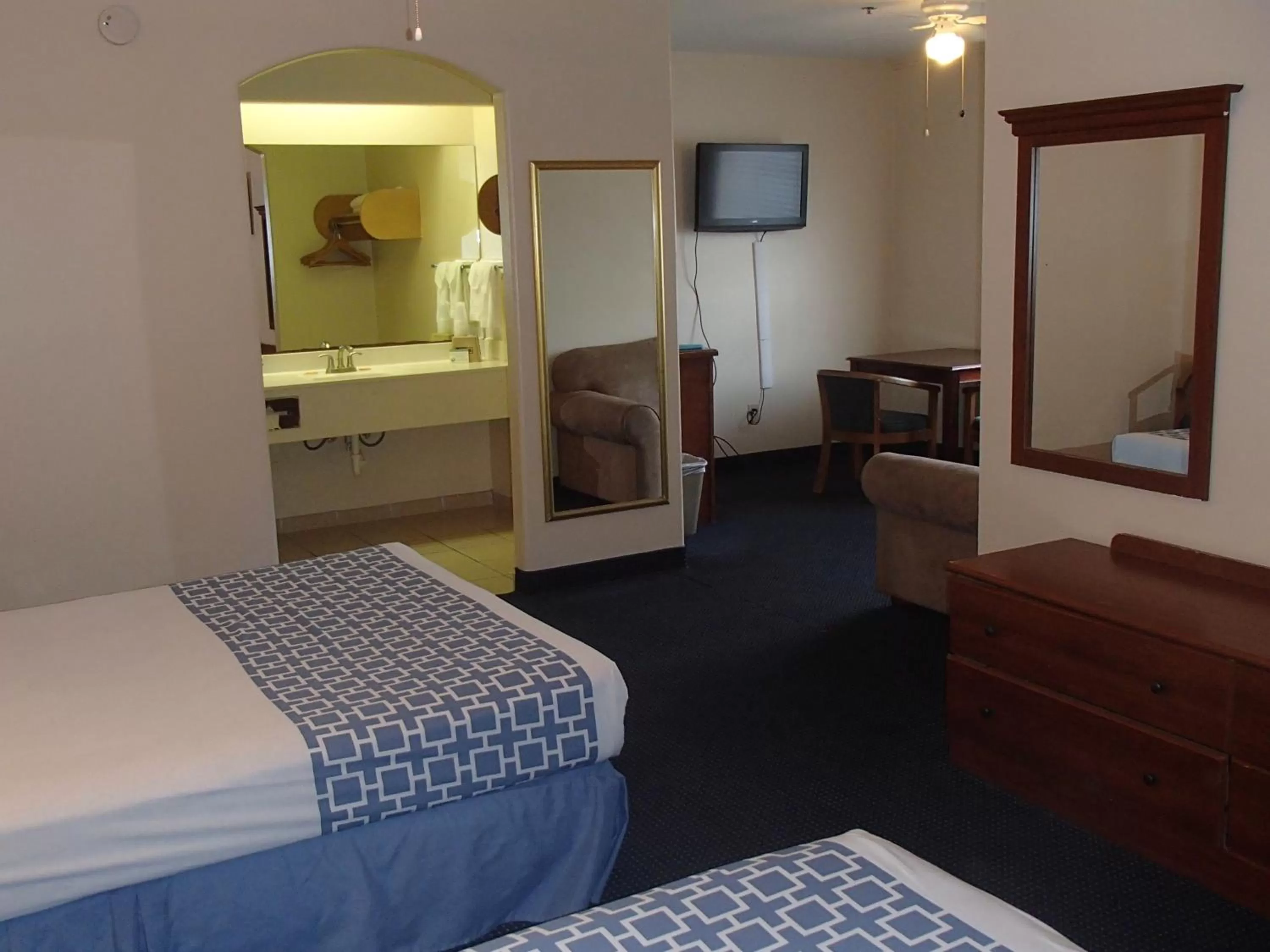 Bedroom in Flamingo Inn