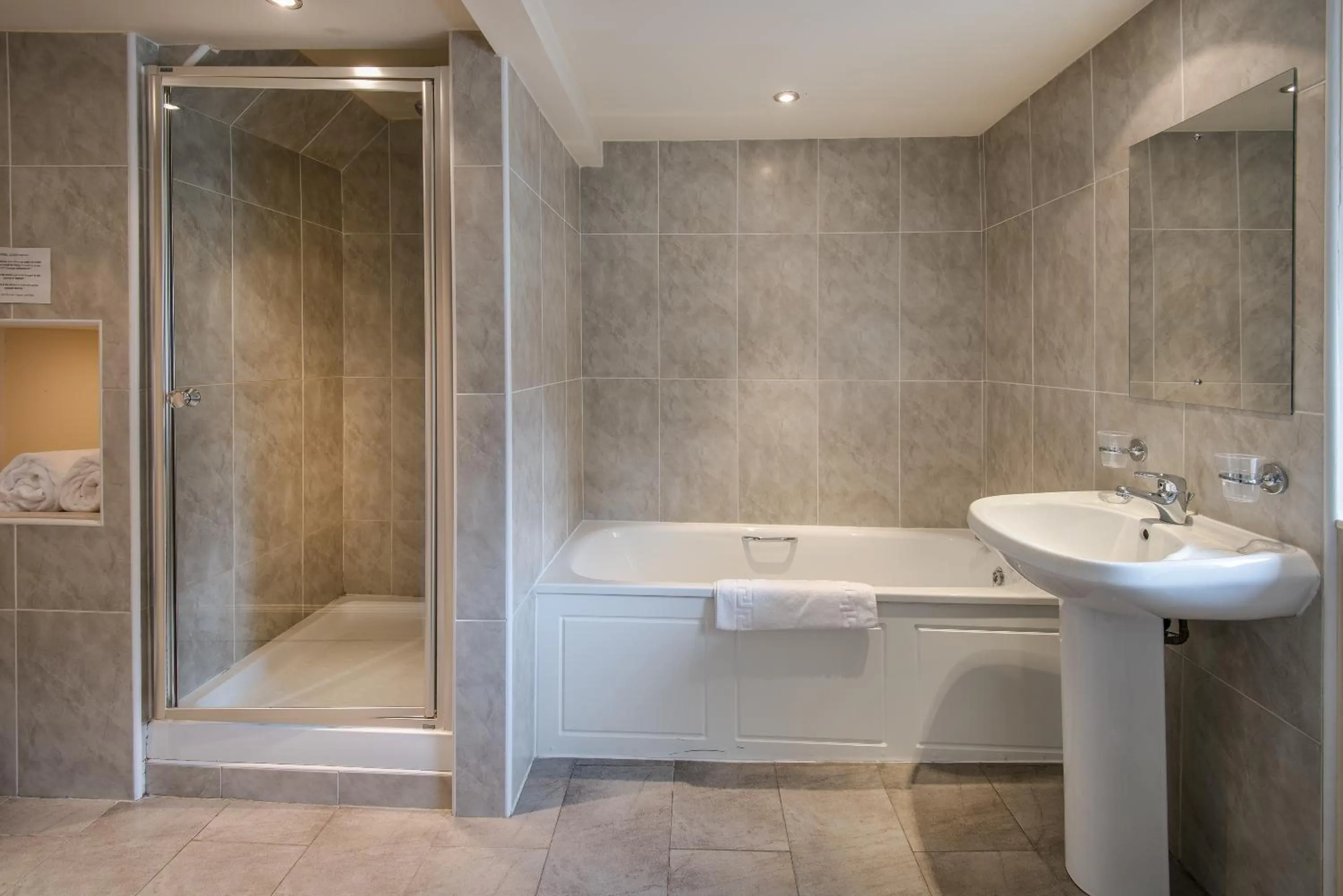 Bathroom in Queenshead Hotel Kelso