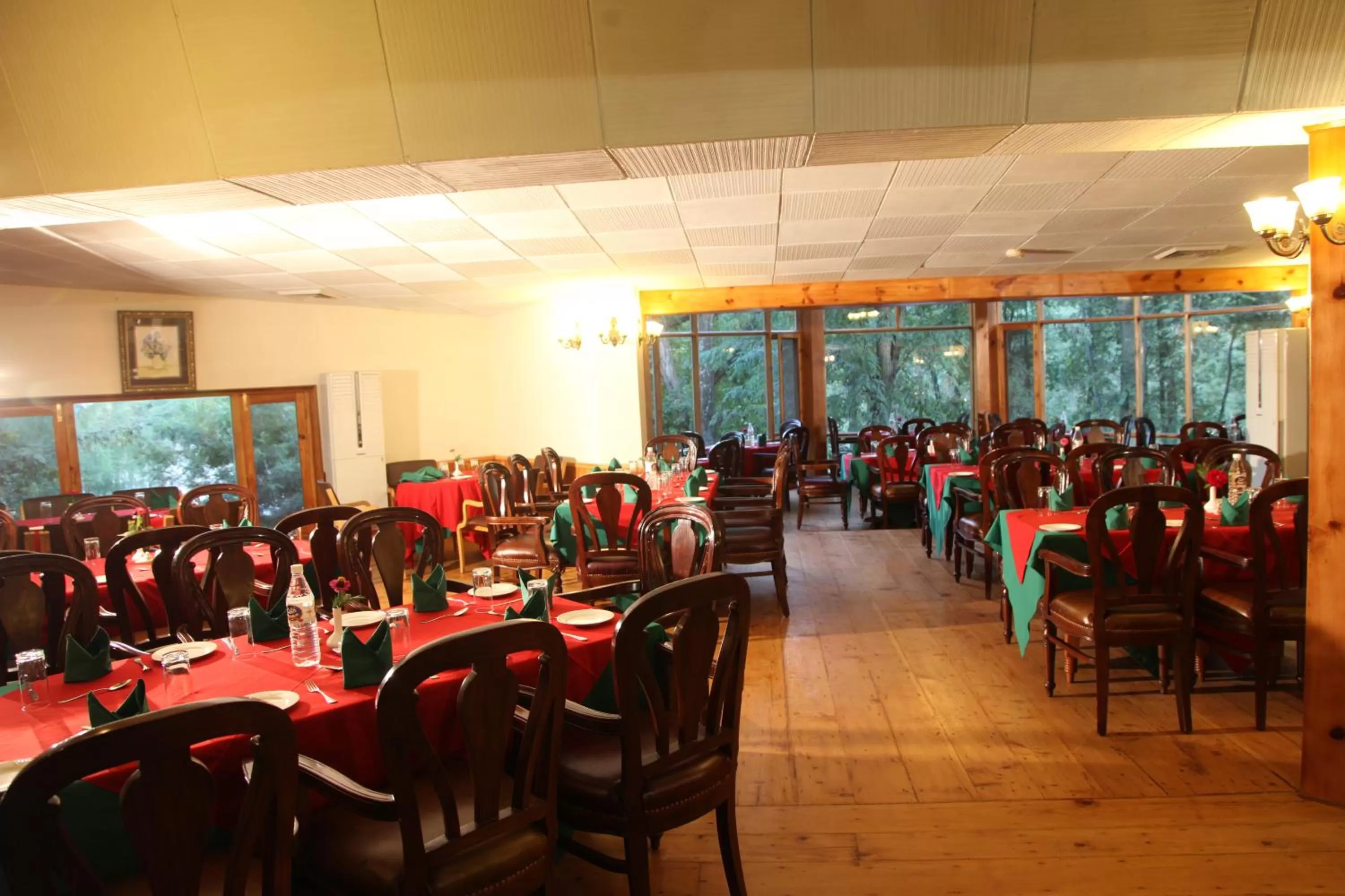 Restaurant/places to eat in Span Resort and Spa, Manali