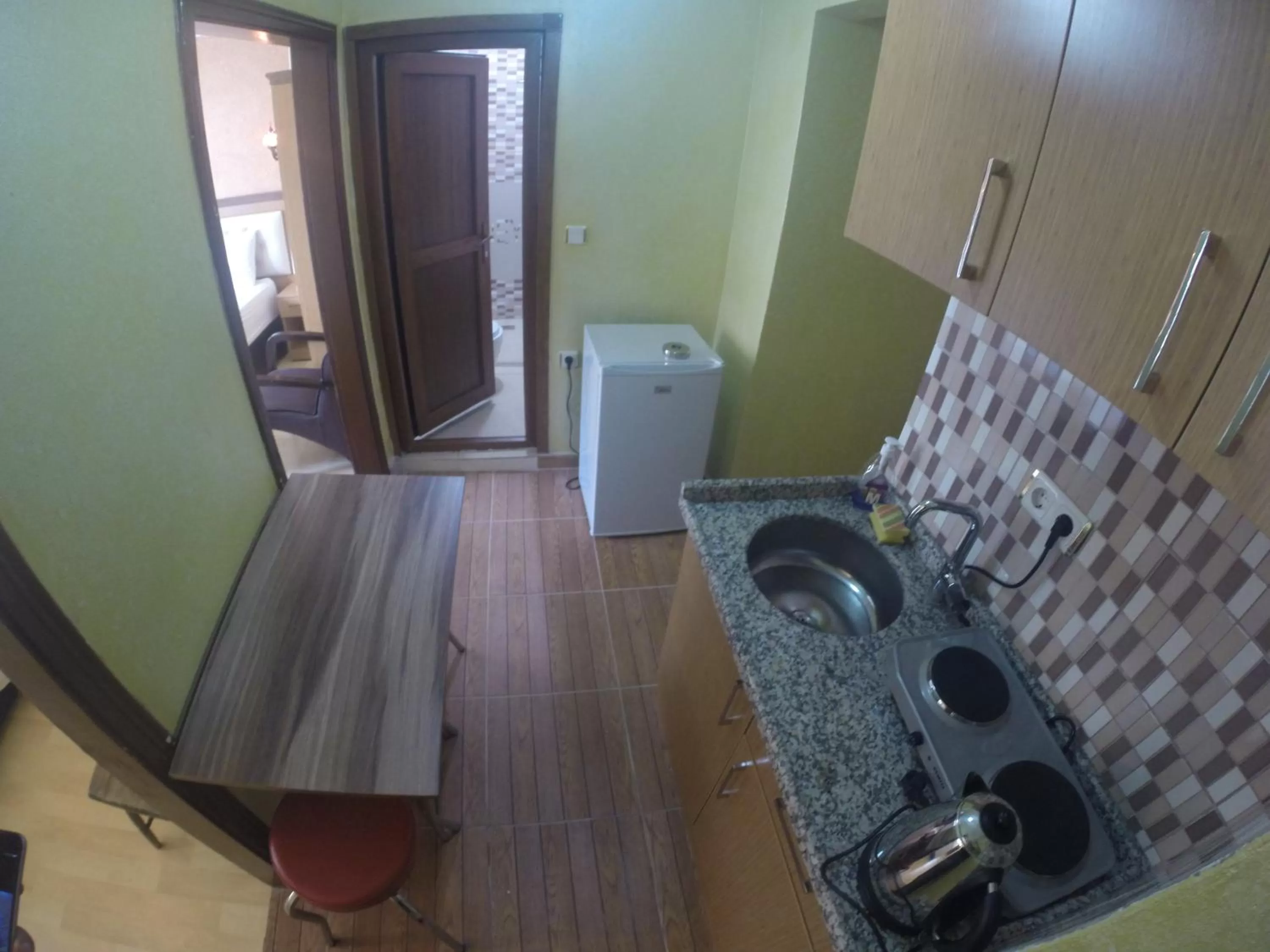 Coffee/tea facilities, Kitchen/Kitchenette in Arat Apartments