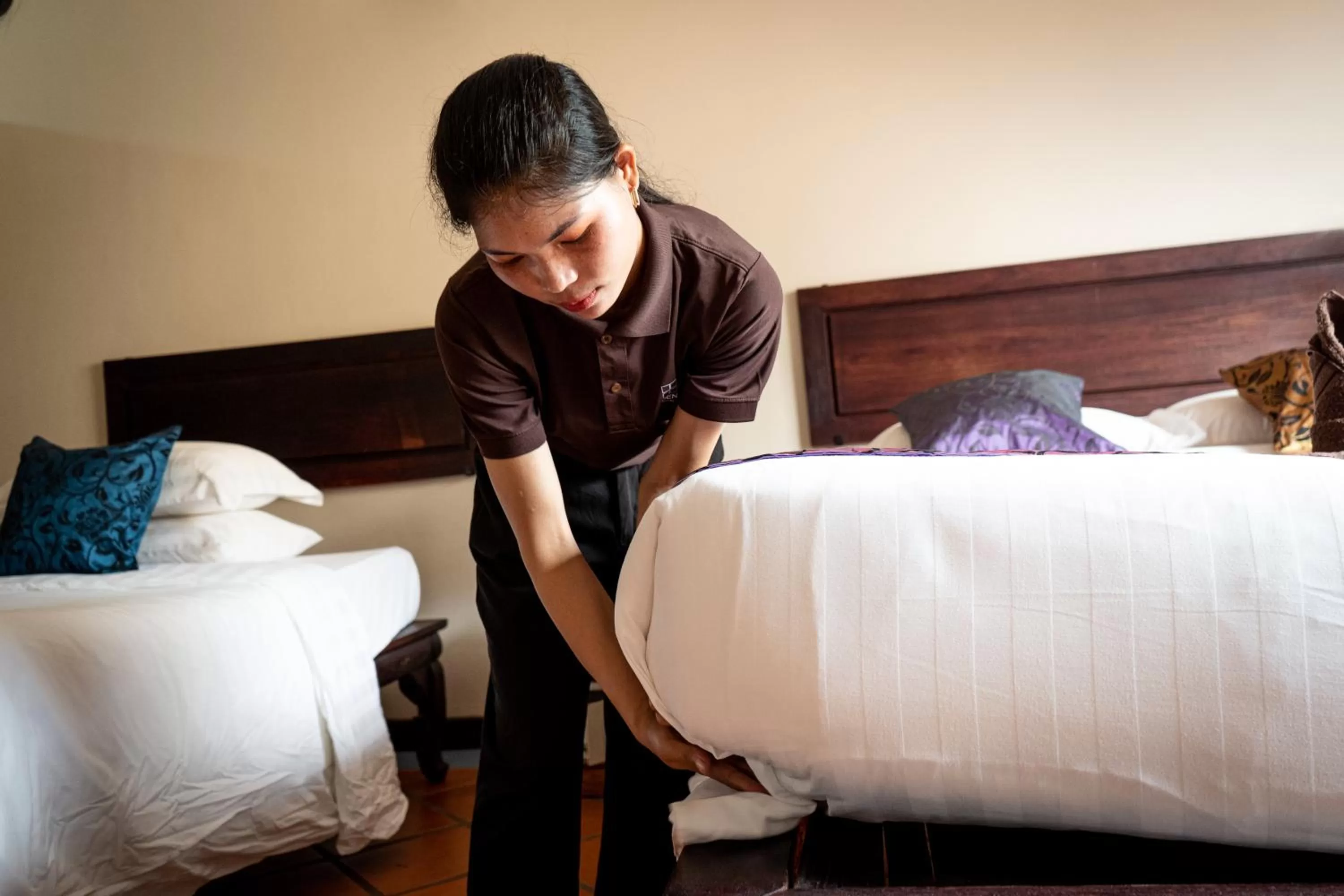 Bed in DEN HOTEL TOTONOU SIEM REAP