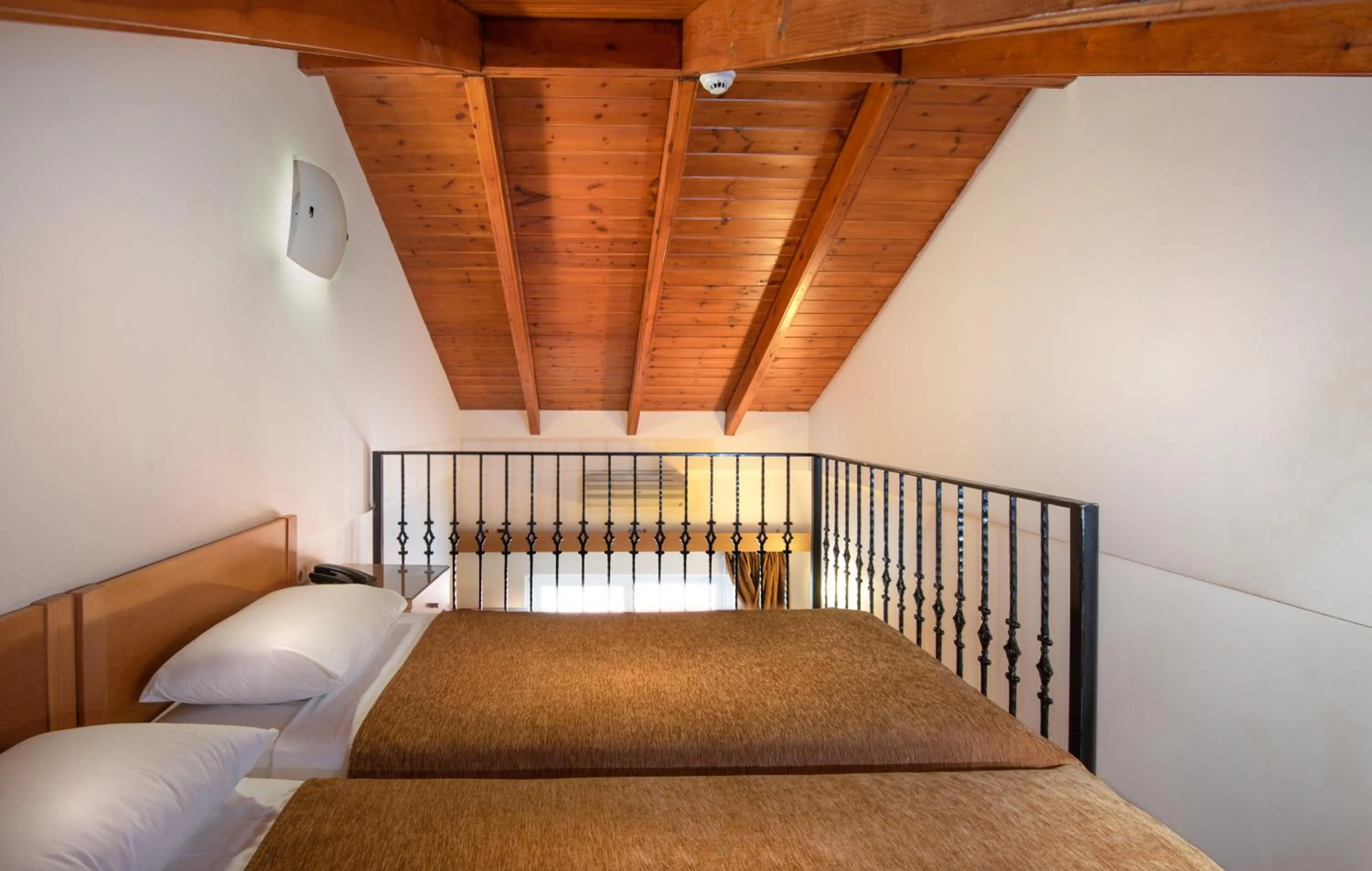 Bedroom, Bed in Sunday Hotel