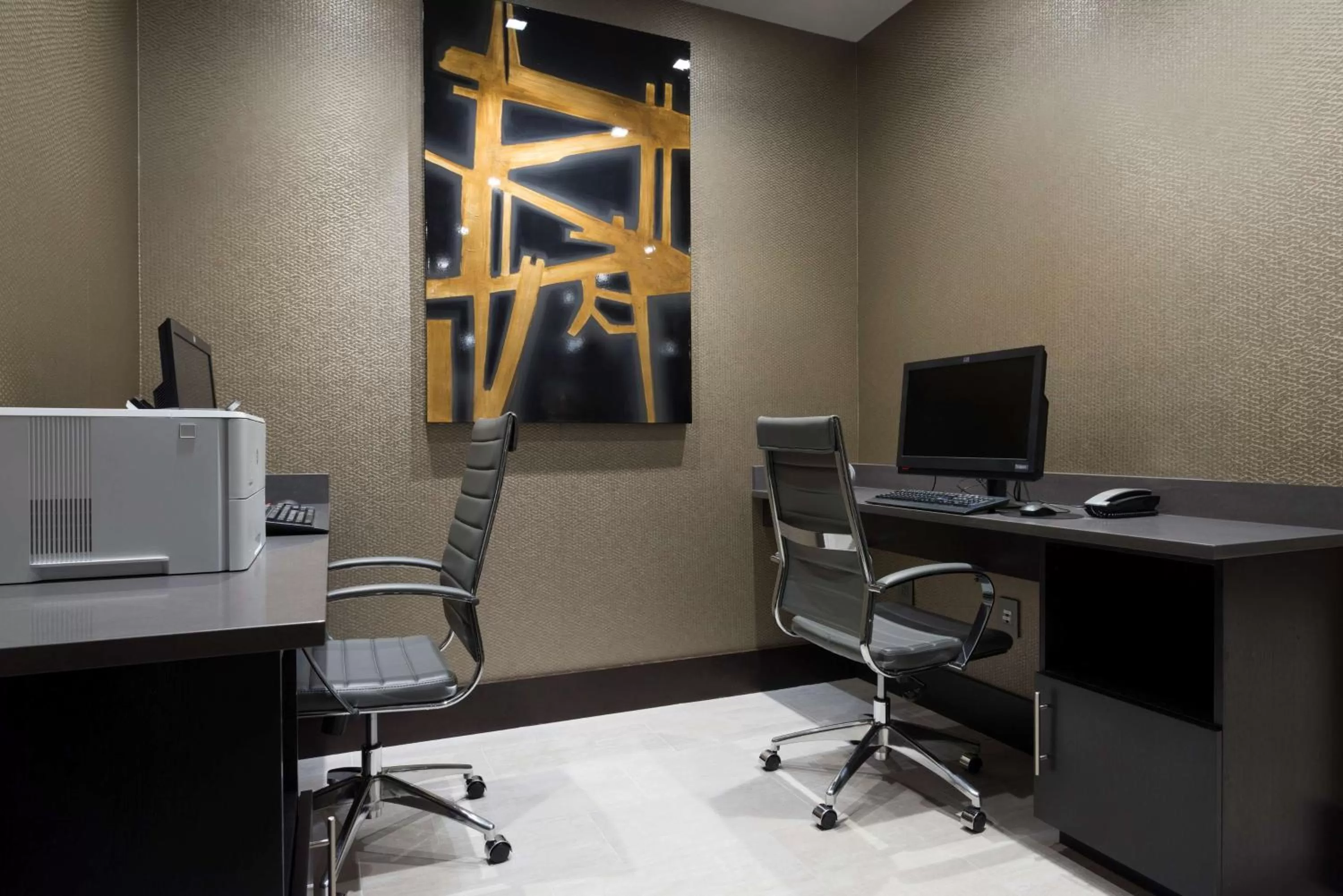 Business facilities in Hampton Inn & Suites Bridgewater, NJ